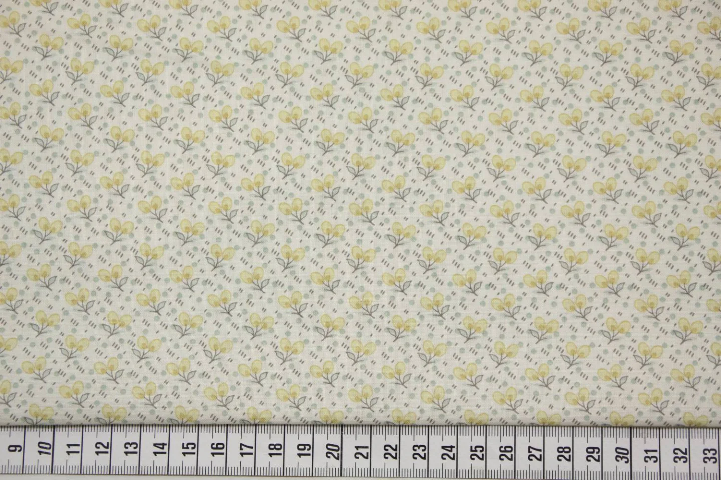quiltstof-ivoor-gele blaadjes-Marcus Bro.