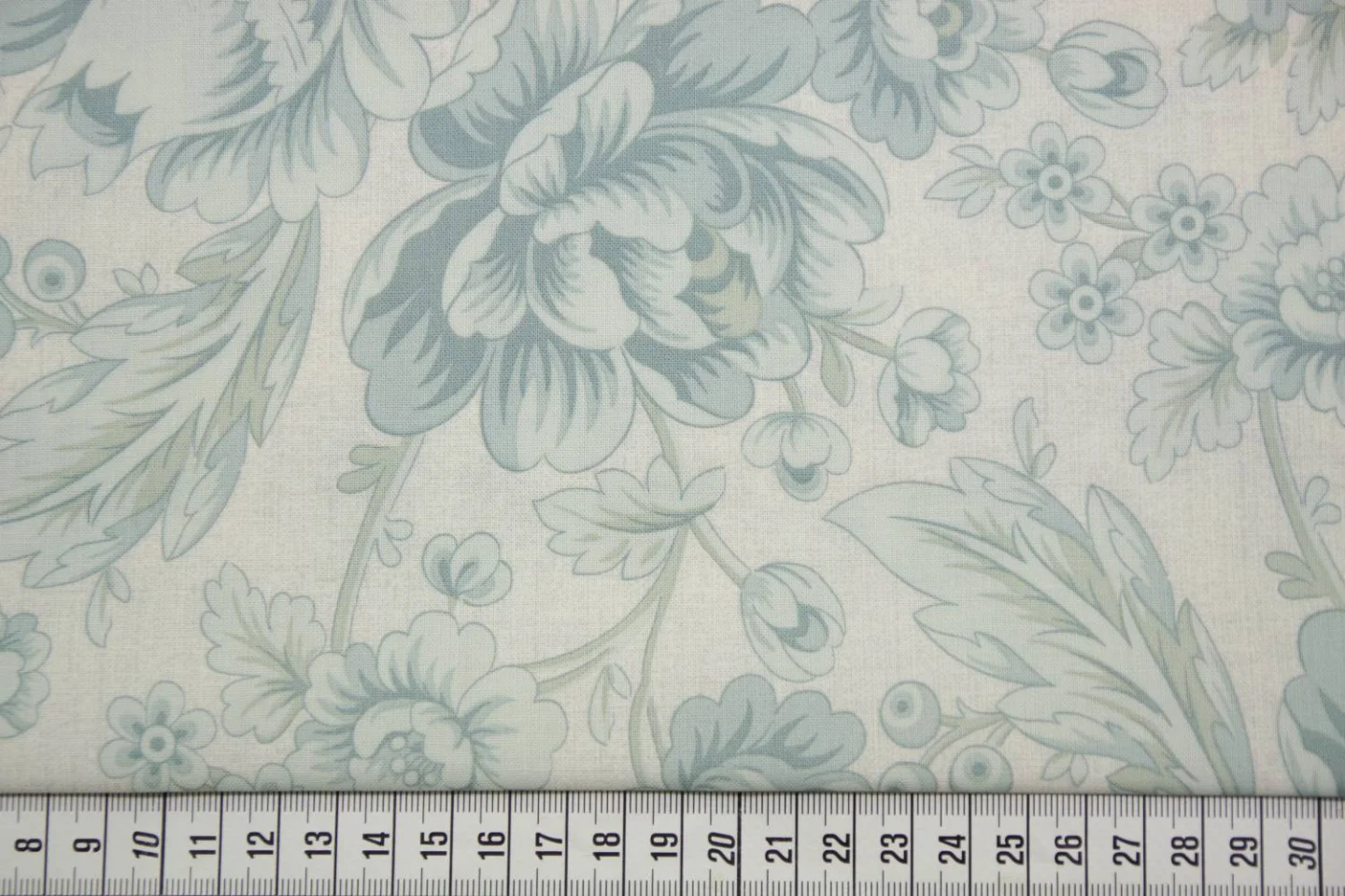 quiltstof-grijs gemeleerd met lichtblauw.