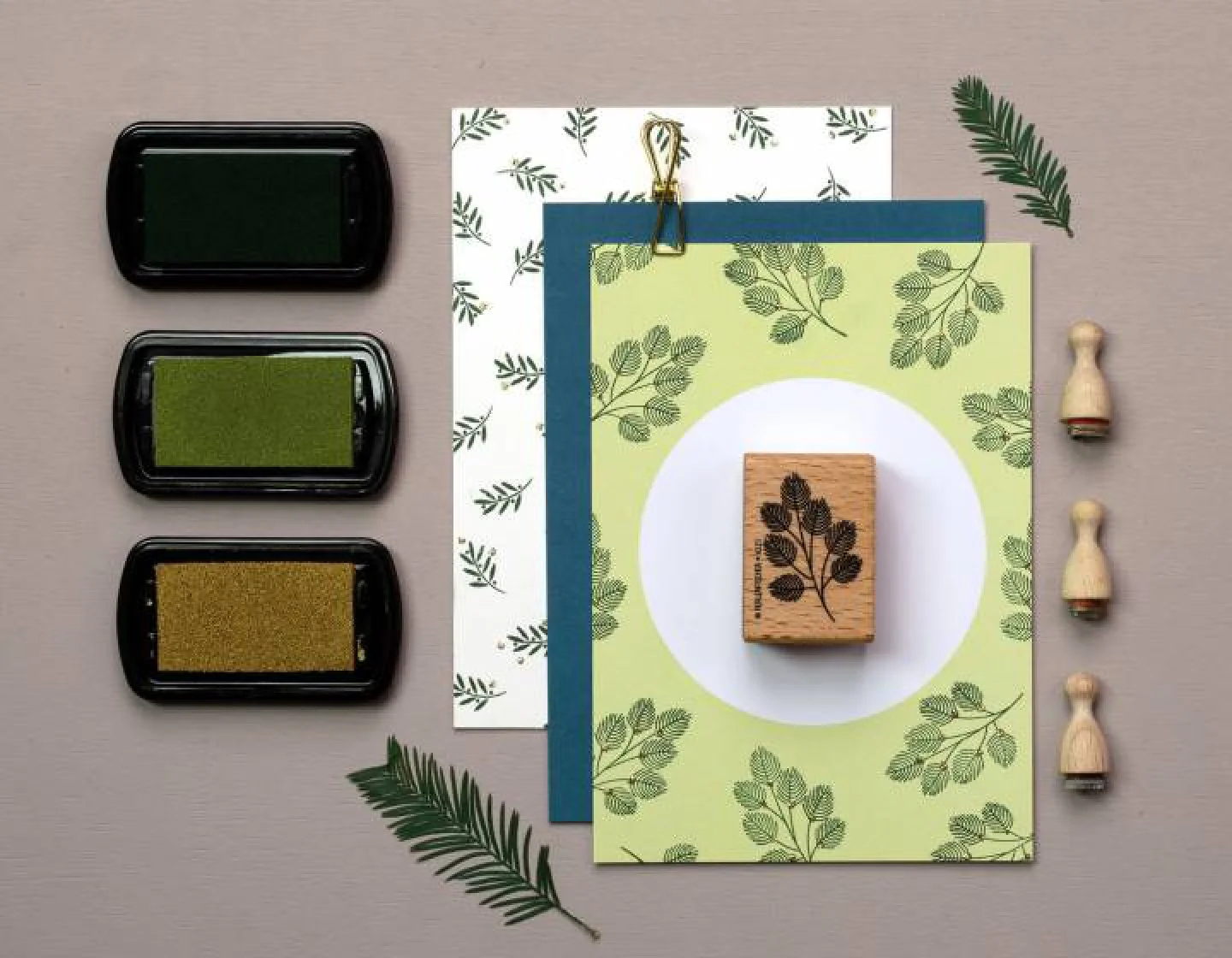 stempel hout natuur dennentak tak blader.