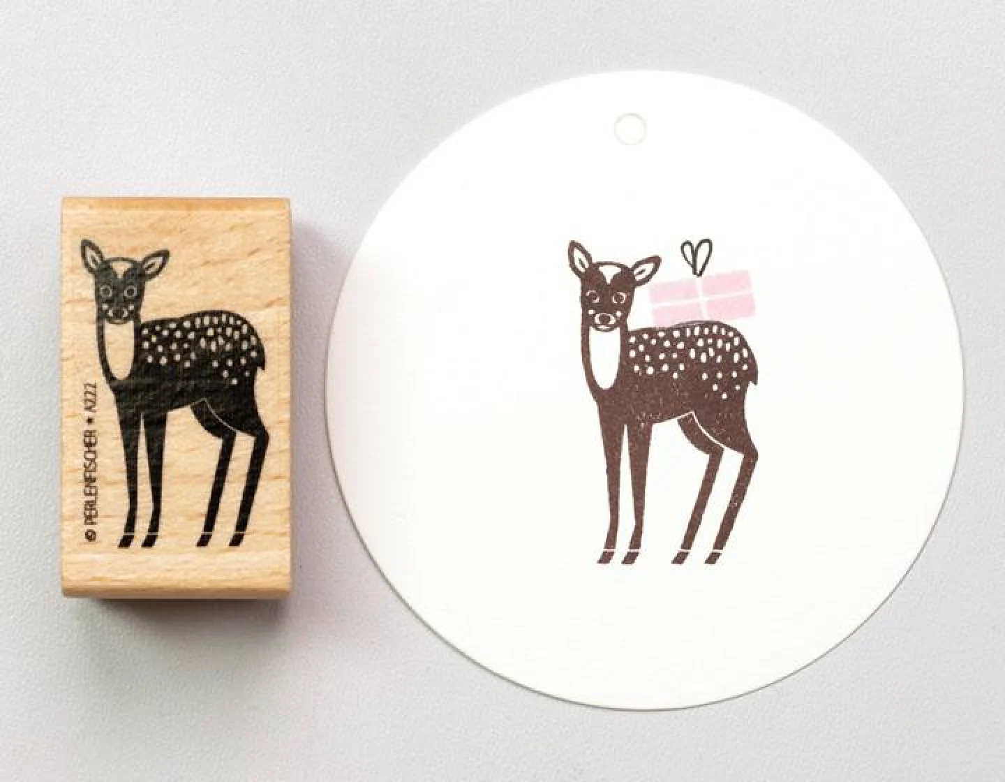 stempel baby hertje baby deer winter bos.