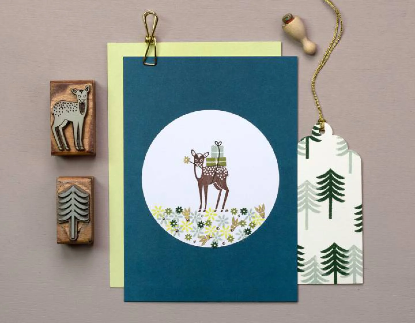 stempel baby hertje baby deer winter bos.