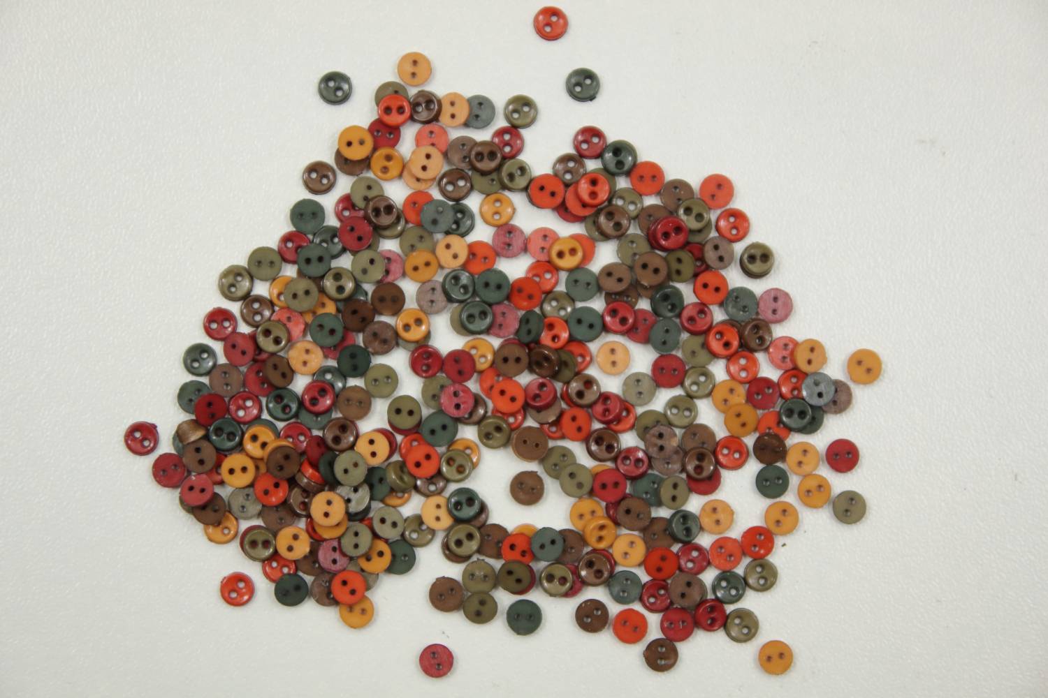 Mini knoopjes-multicolour-4mm-2 gaatjes-