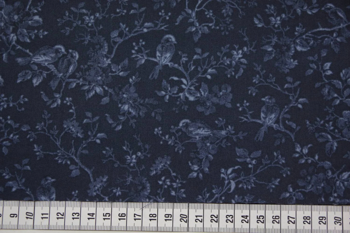 quiltstof-Donkerblauw, bloesemtakken en.