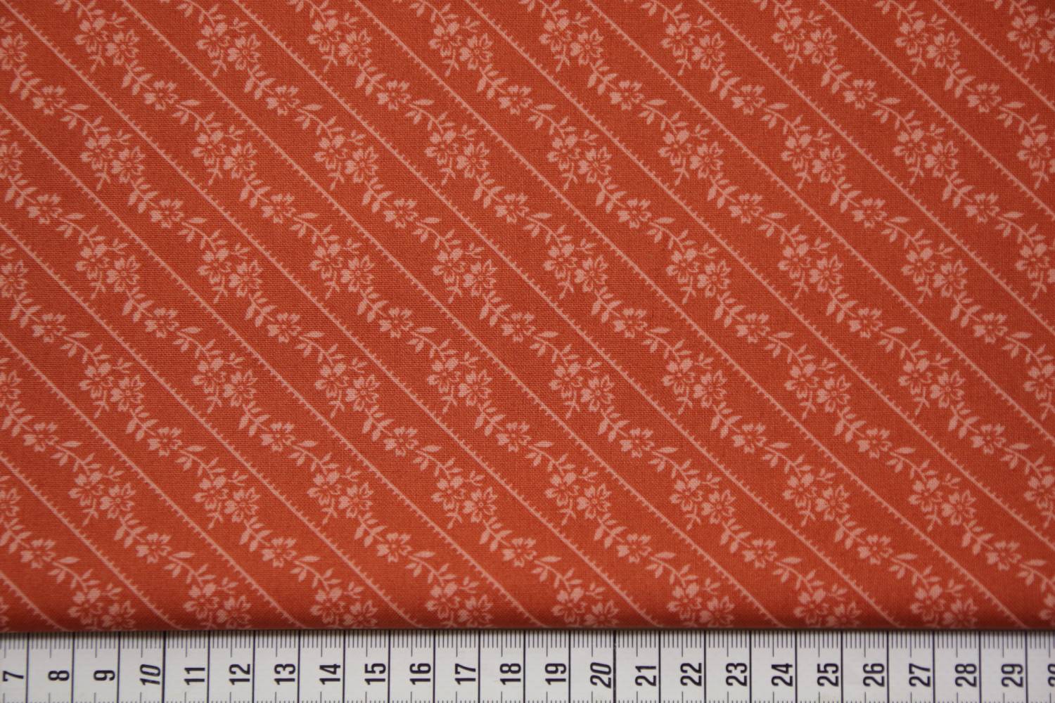 quiltstof-Steenrood, diagonale randjes-M