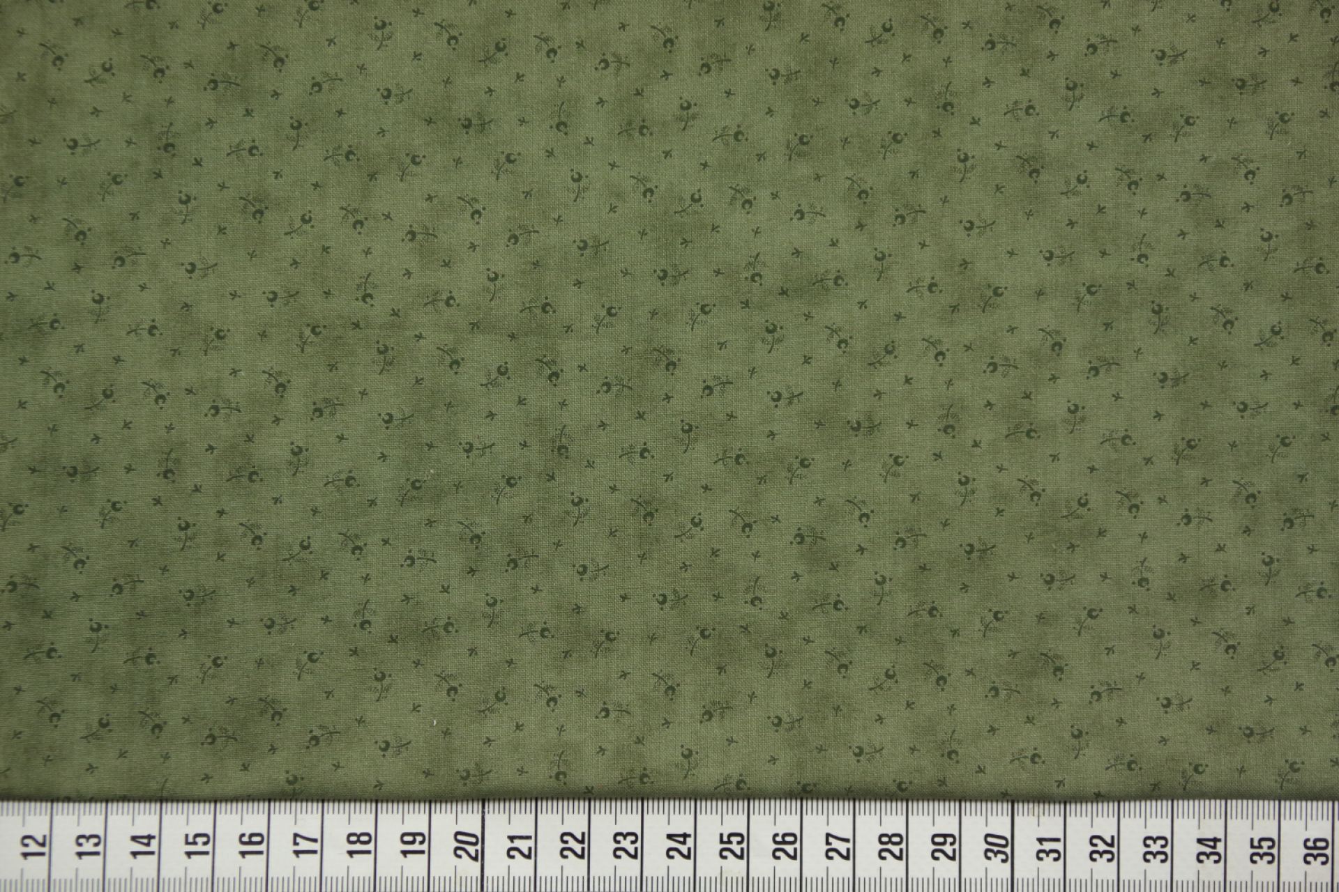 quiltstof-Eikengroen met bloempje-44364