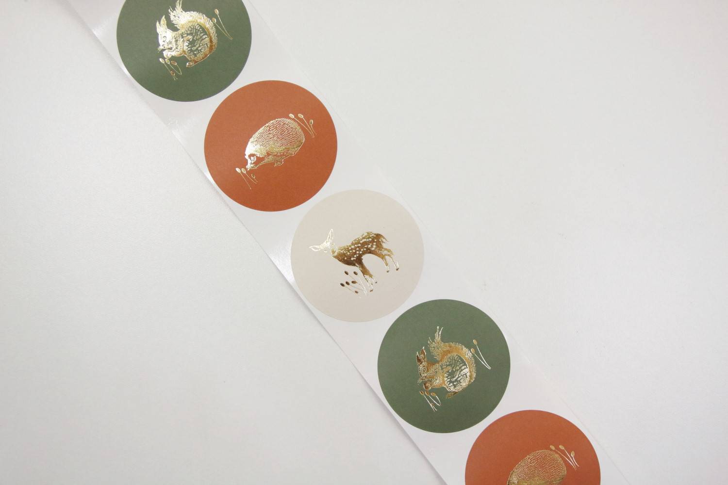 Sluitsticker met bosdieren in 3 kleuren