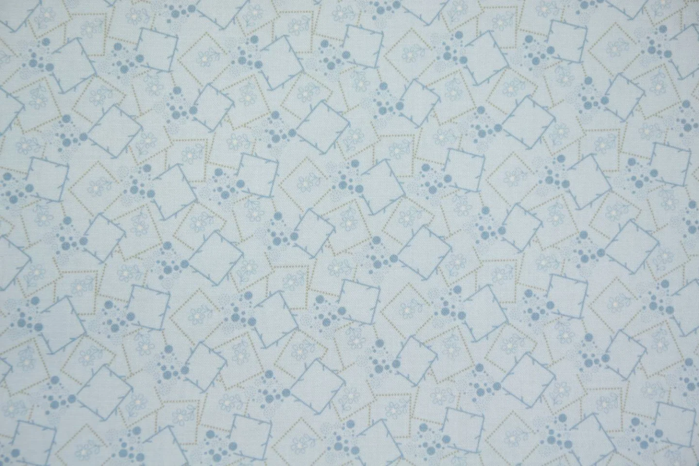 quilstof lichtblauw met bloempje in blok.