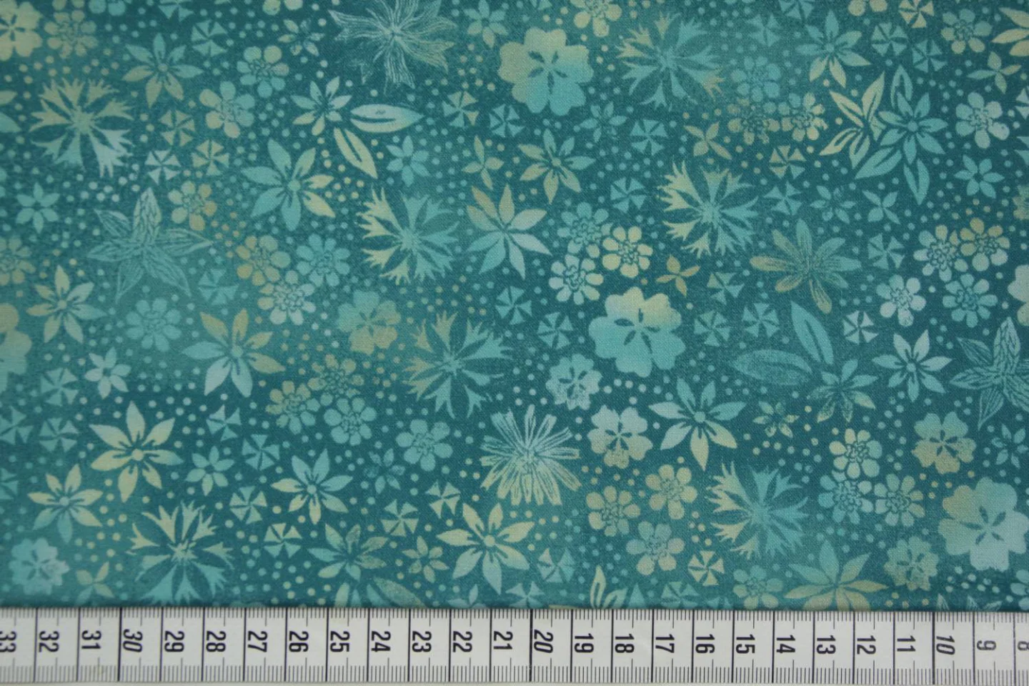 quiltstof-diep zeeblauw met bloemetjes-M.