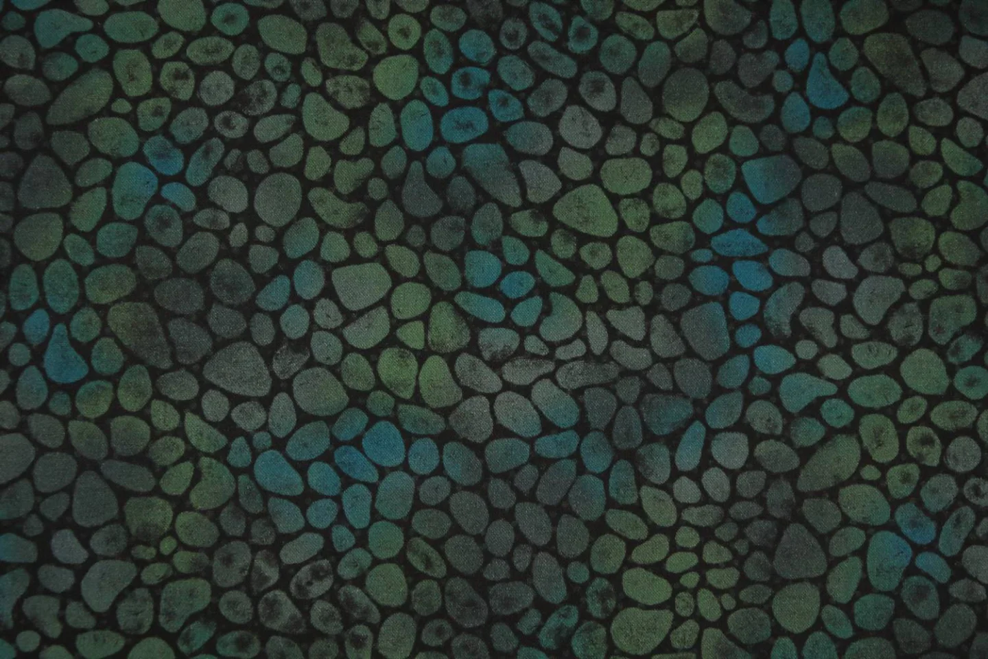 quiltstof-aubergine met blauwe en groene.