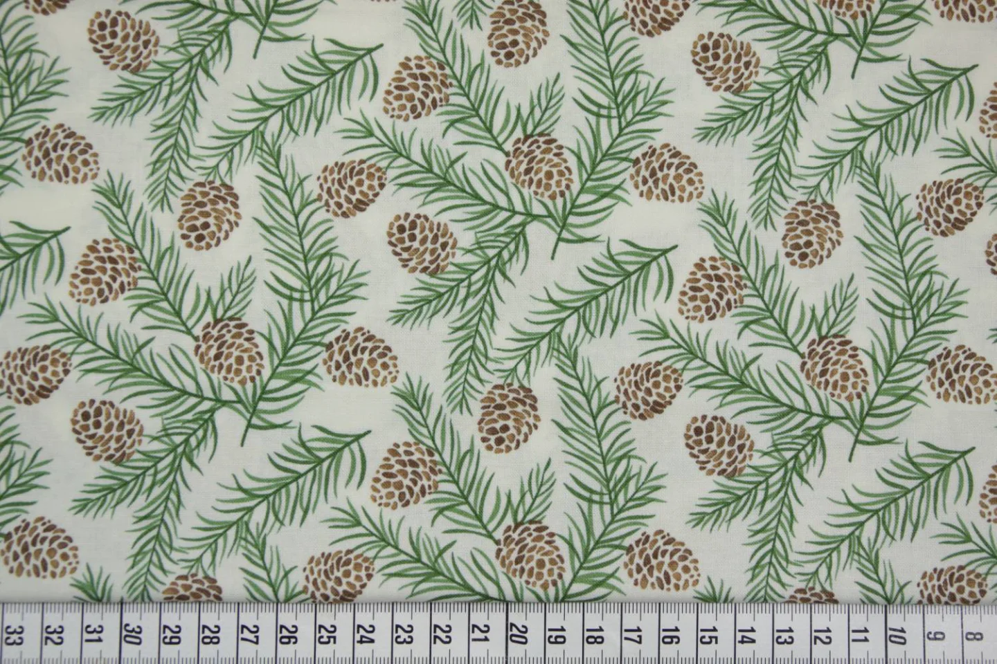 quiltstof-winter-kerststof-ivoor met den.