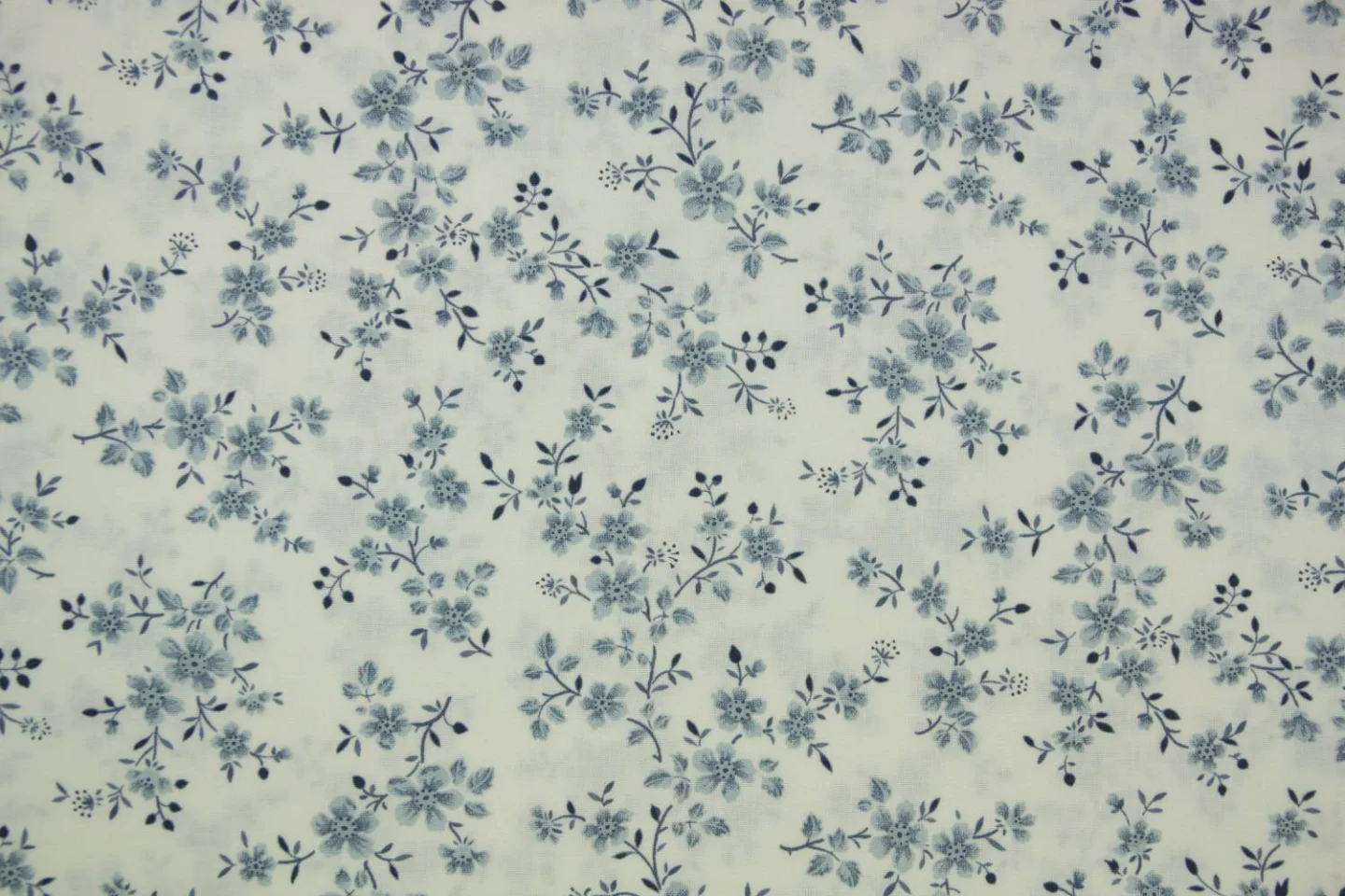 aangepast quiltstof-ivoor met bloemen in.