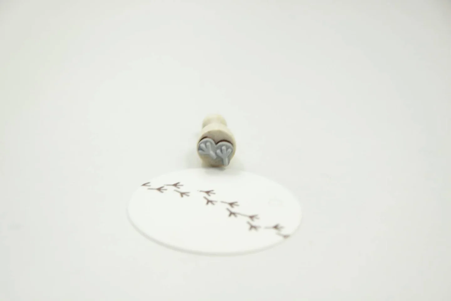 Houten stempel-Perlenfischer-vogelspoor-.