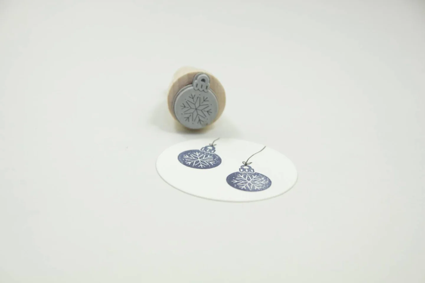 Houten stempel-Perlenfischer-kerstbal ij.