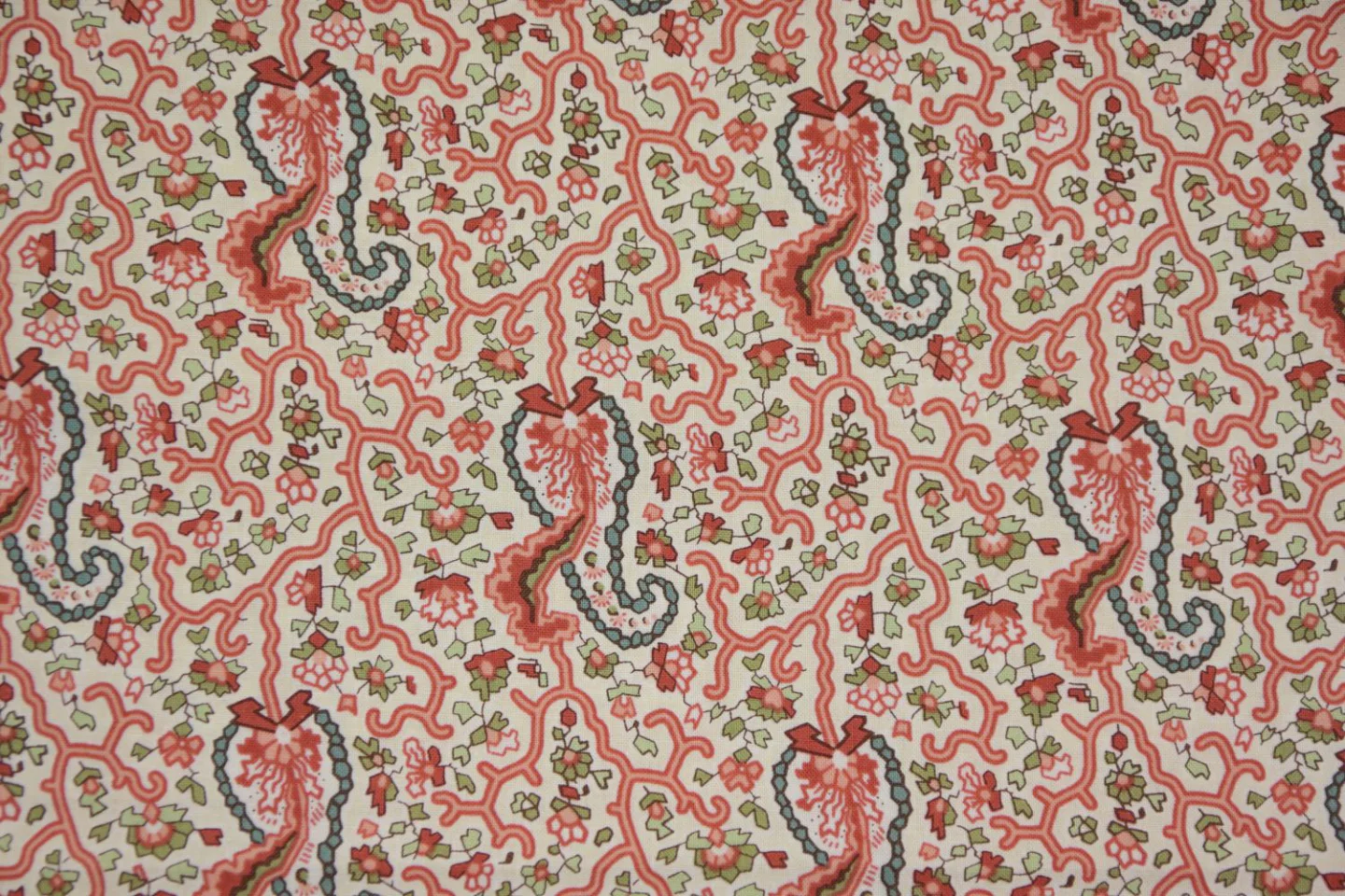 quiltstof-Ivoor met multicolor patroon-M.