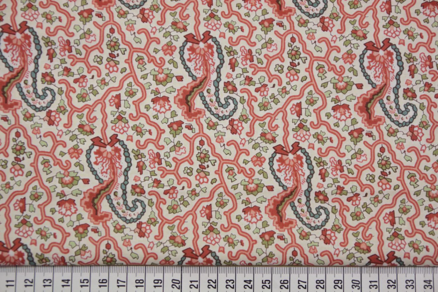 quiltstof-Ivoor met multicolor patroon-M.