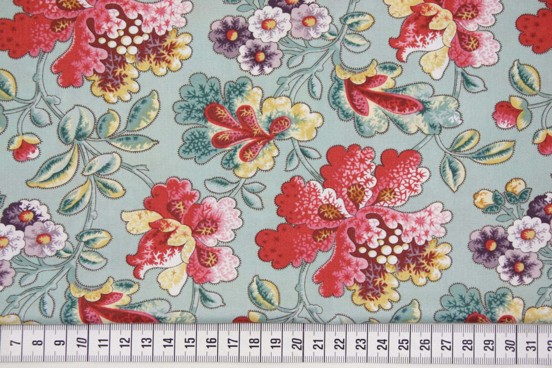 quiltstof-Zeegroen met bloemen in rood e