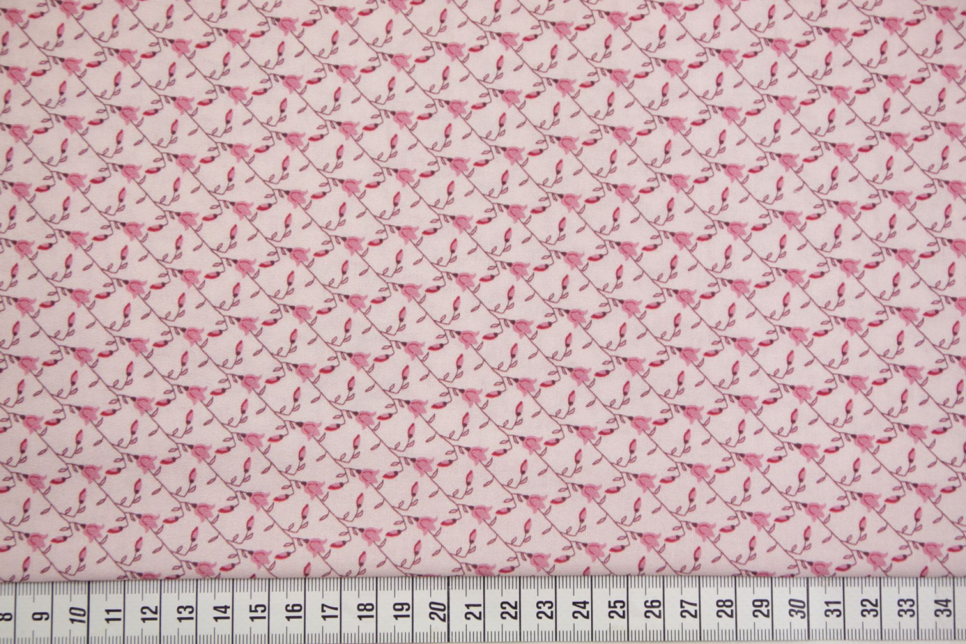 quiltstof-Zachtroze met oudroze bloemetj