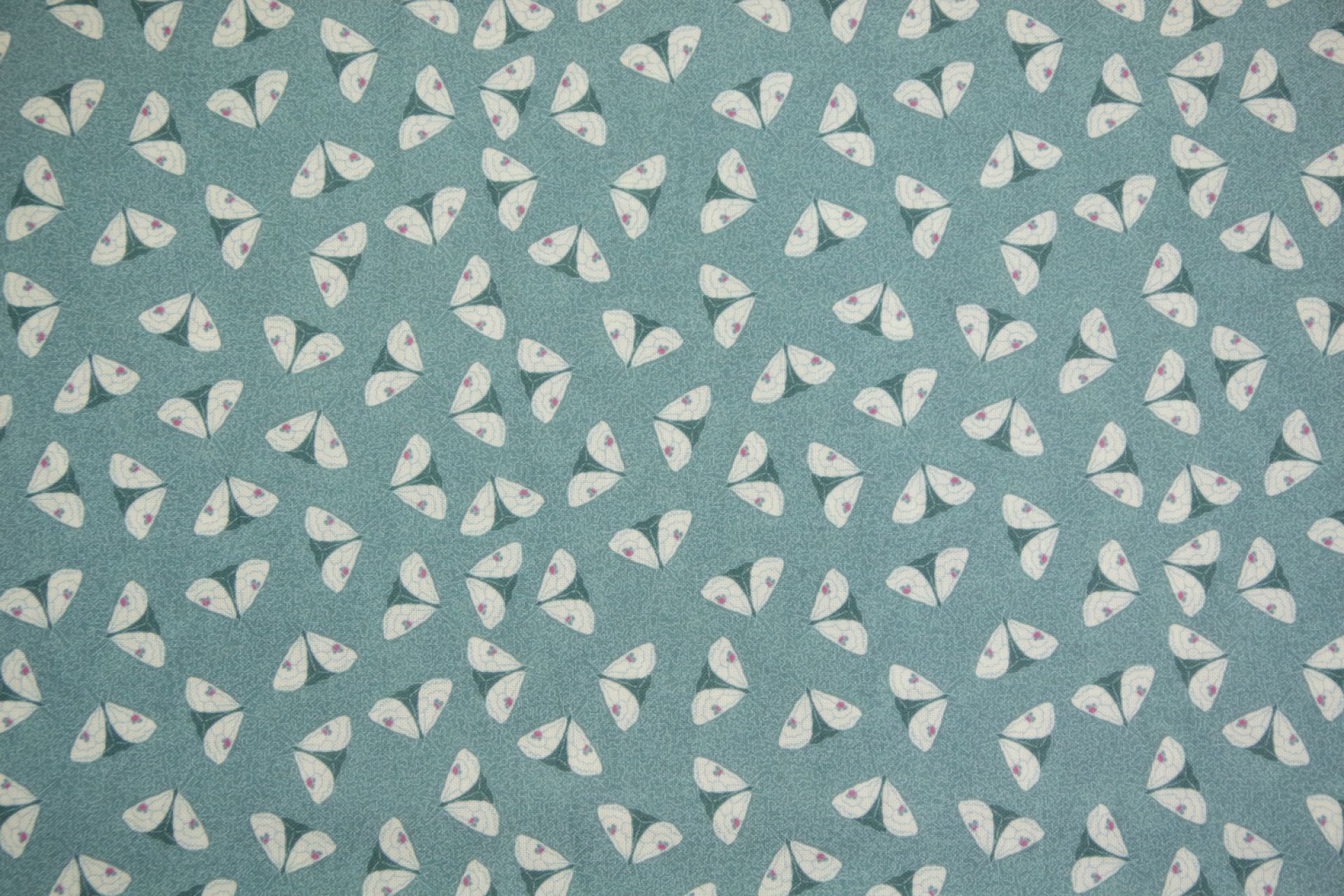quiltstof-Oudblauw met ivore vlindertjes