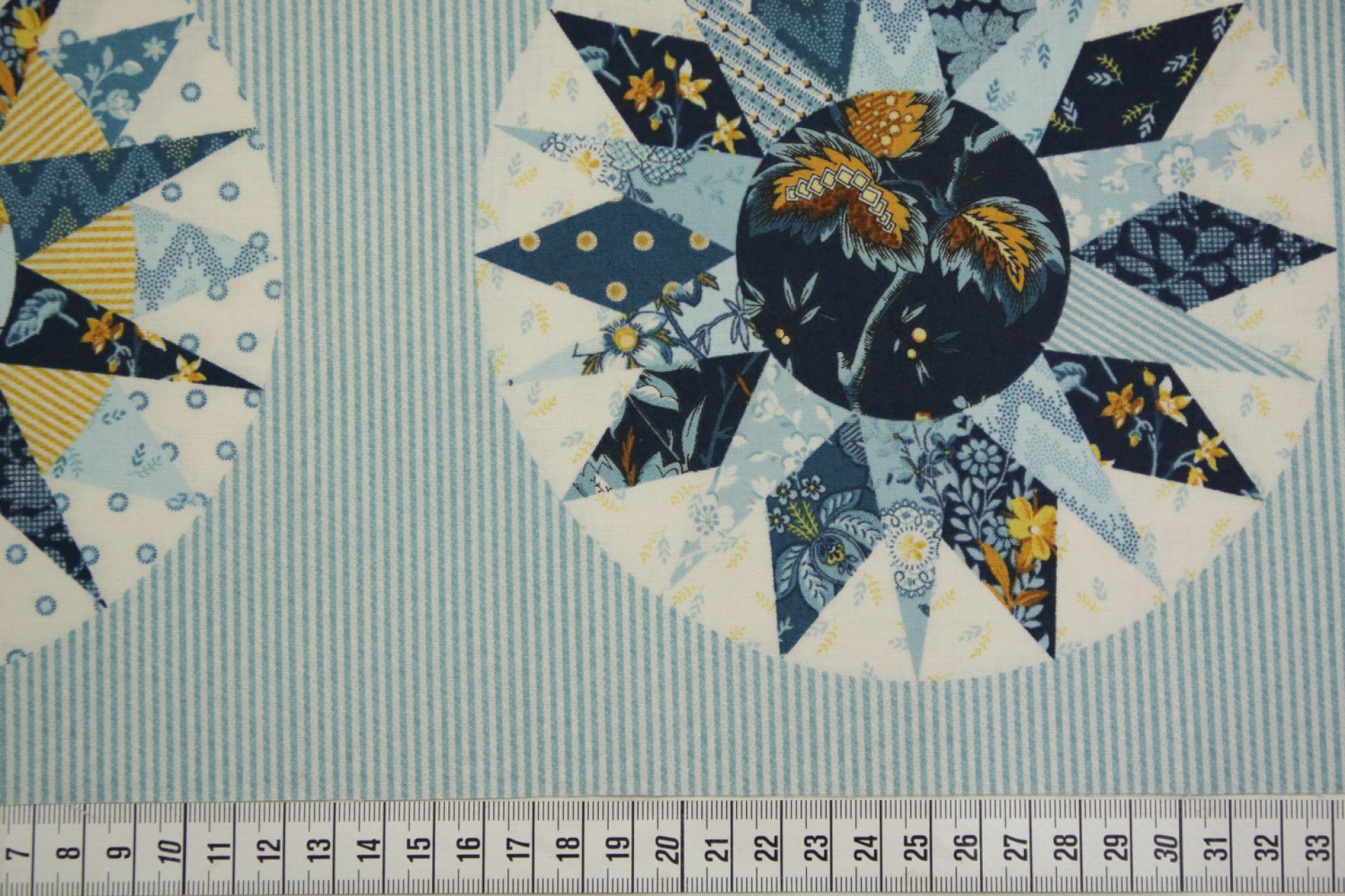 quiltstof-Blauw gestreept met marine kom