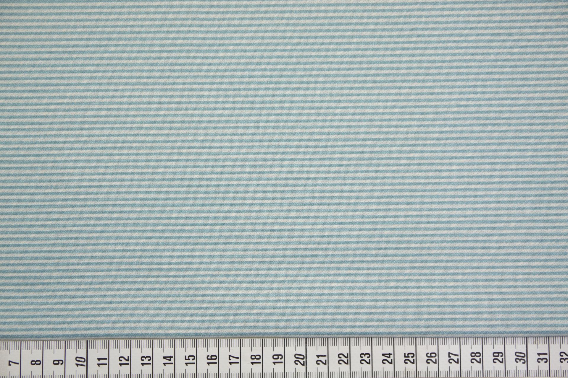 quiltstof-Zachtblauw met ivoor gestreept