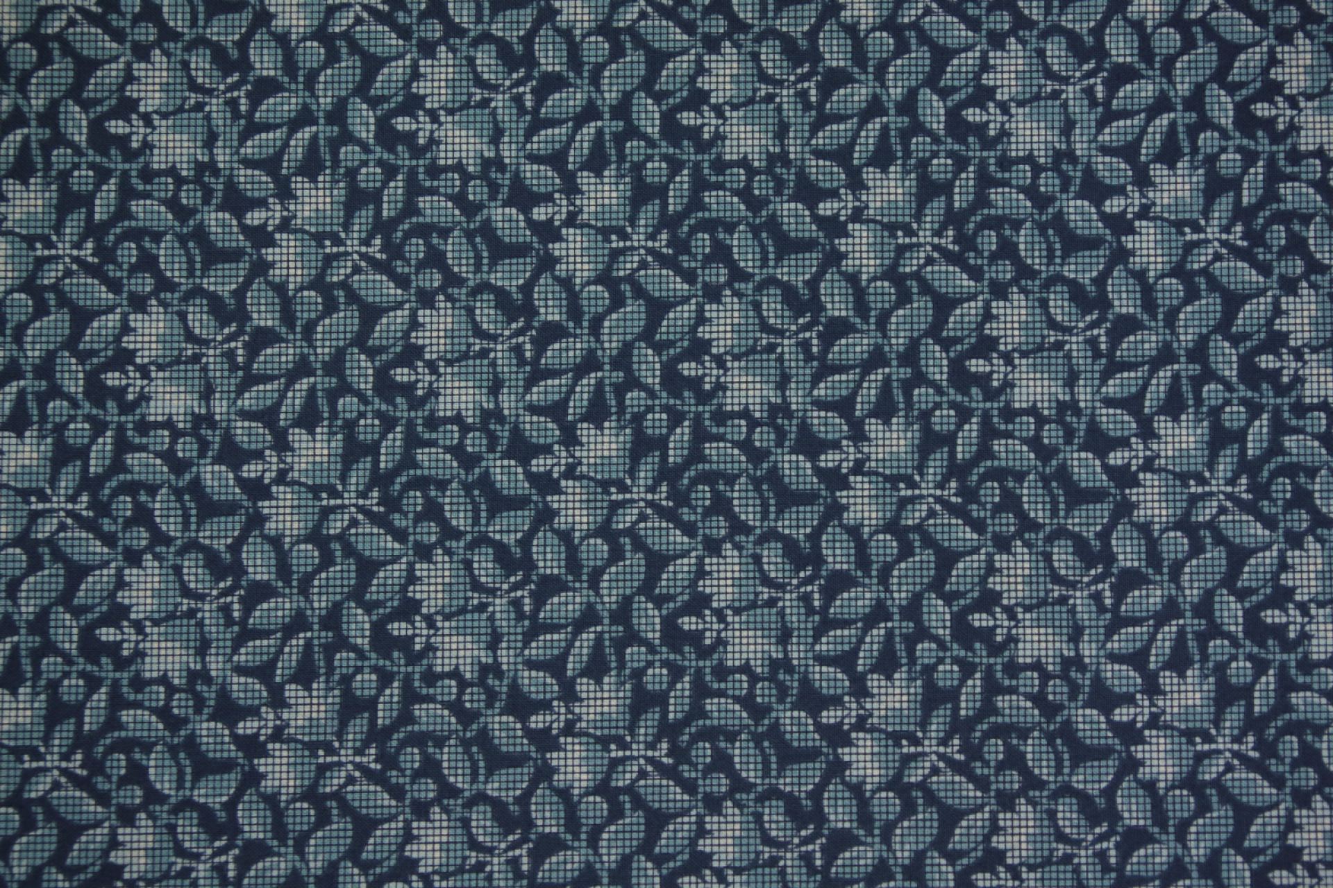 quiltstof-Blauw, bloemetjes in ruitmotie