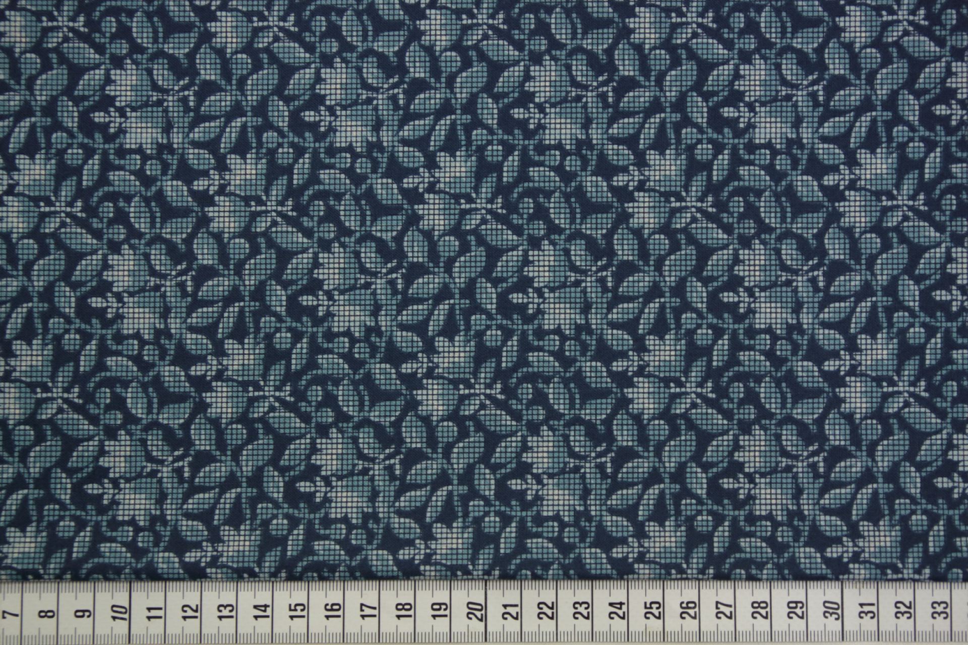quiltstof-Blauw, bloemetjes in ruitmotie