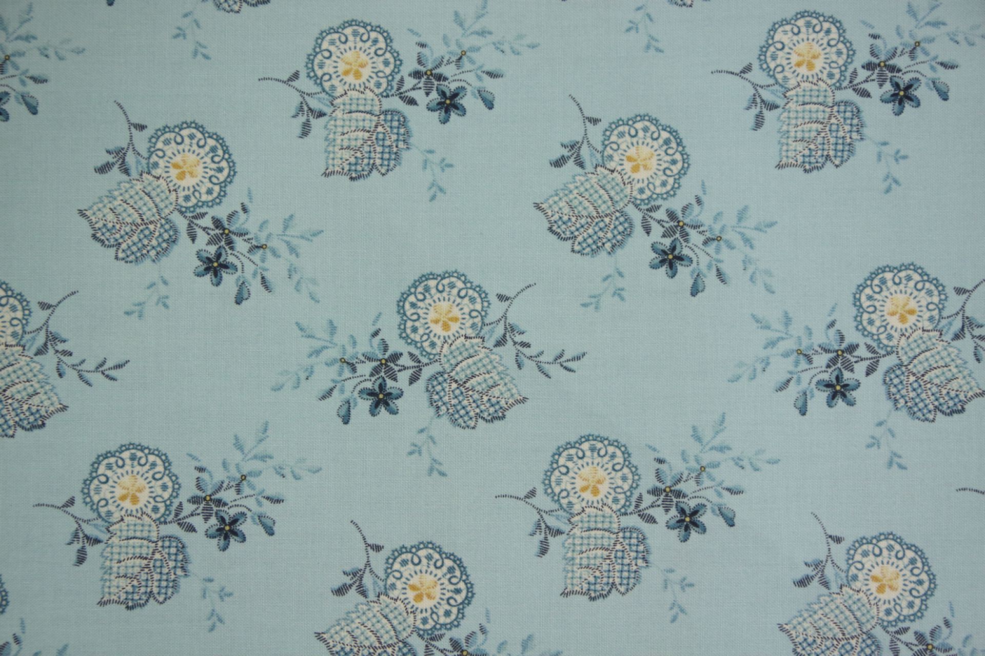 quiltstof-Lichtblauw met bloemtak en ger