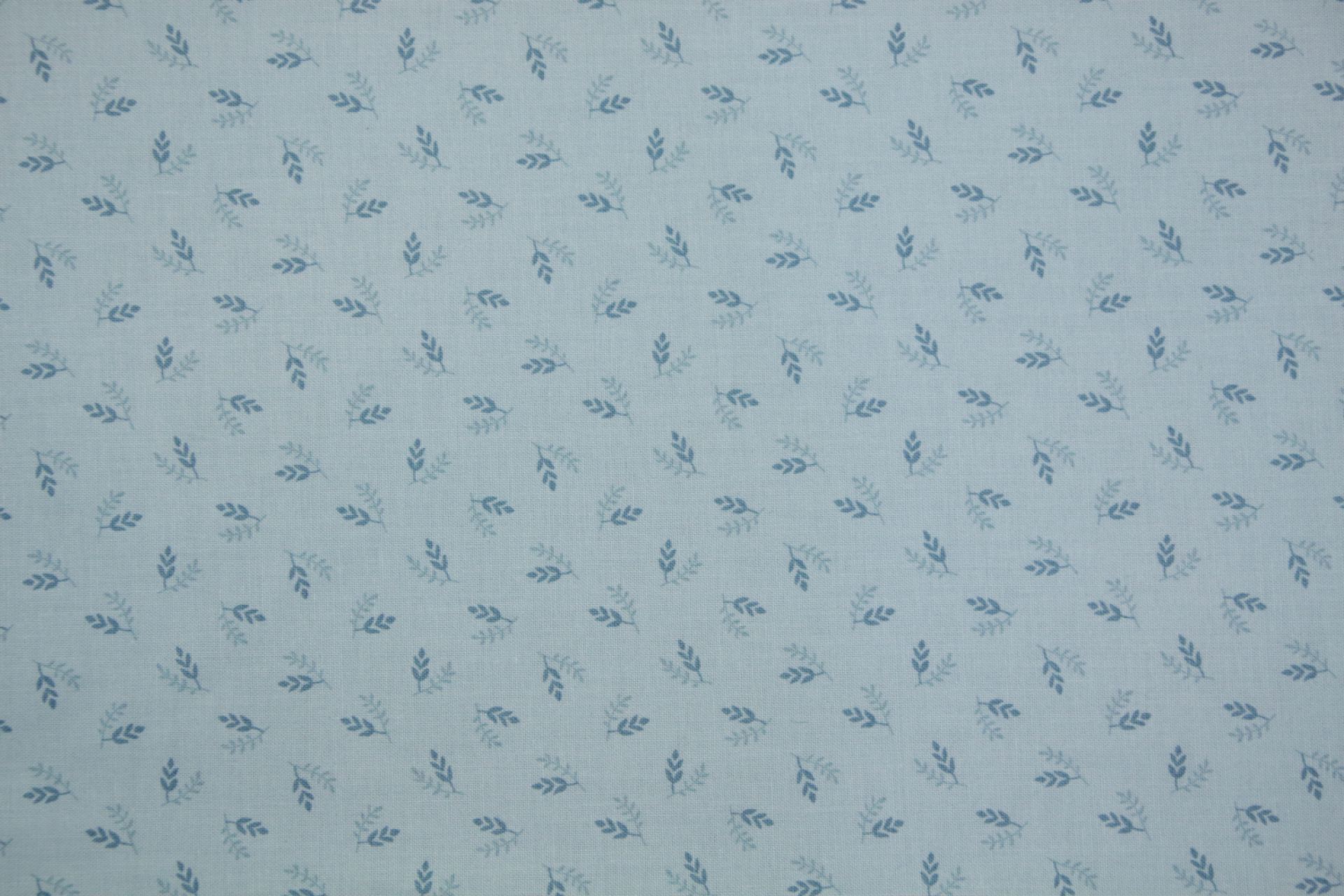 quiltstof-Lichtblauw met blauwe aartjes-