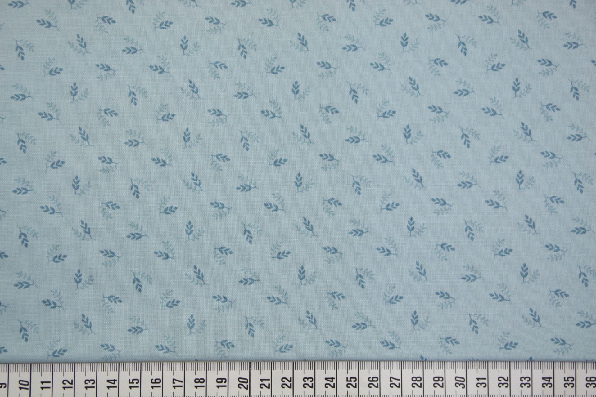 quiltstof-Lichtblauw met blauwe aartjes-