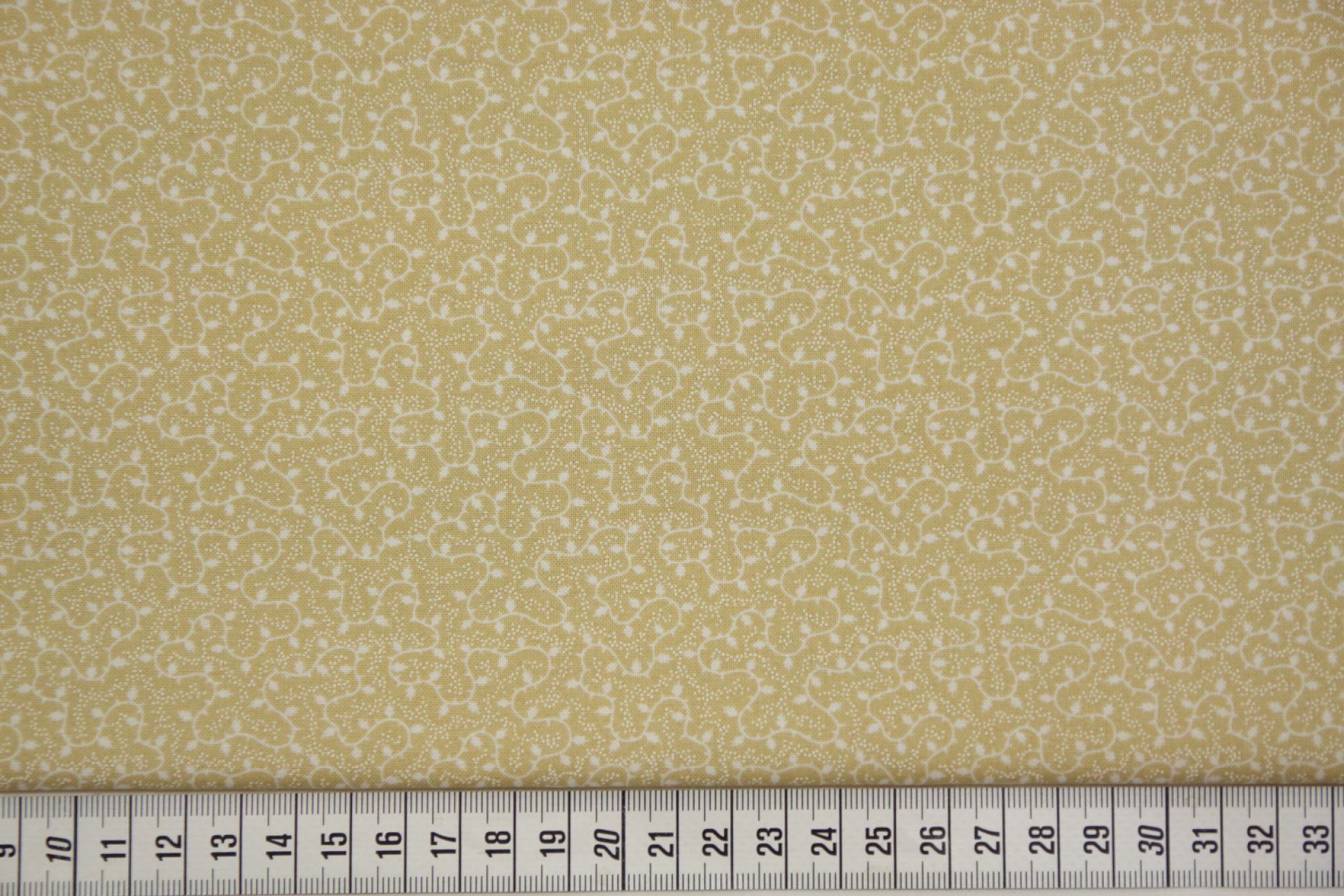 quiltstof-Ecru met meanderend patroon in