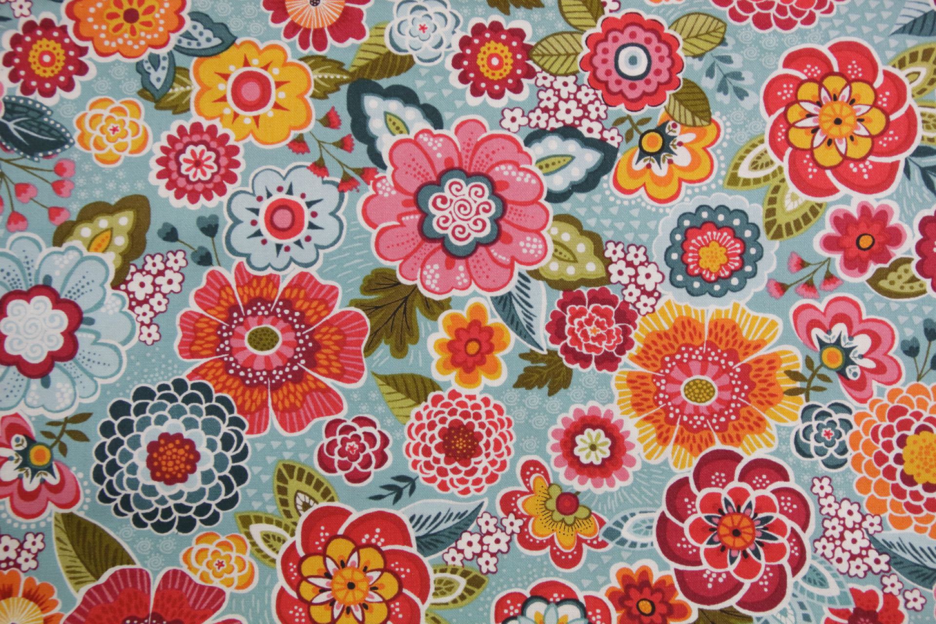 quiltstof-Zeeblauw met bloemen in blauw,