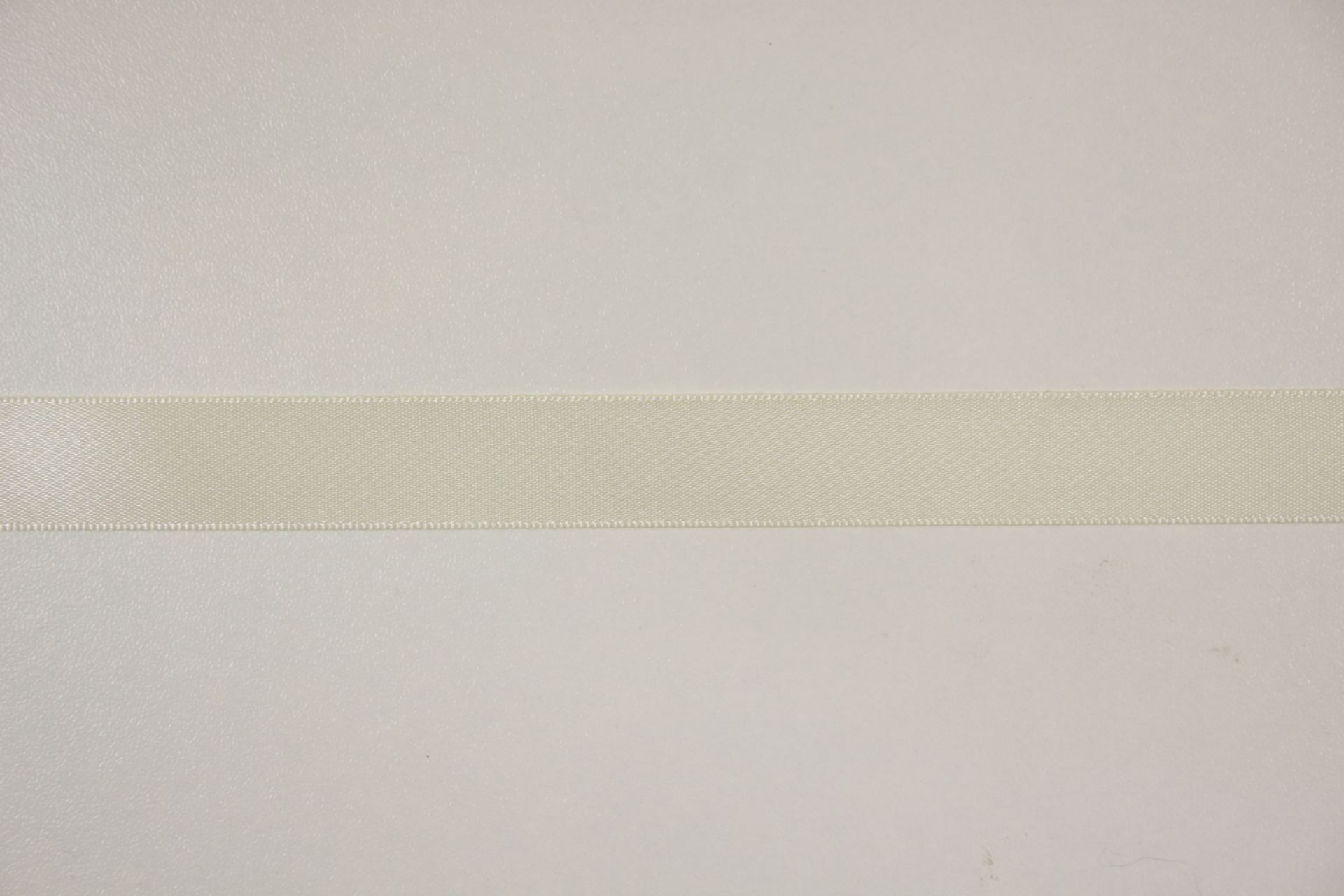 Satijnlint-Ecru-15mm-inpaklint- satijnli