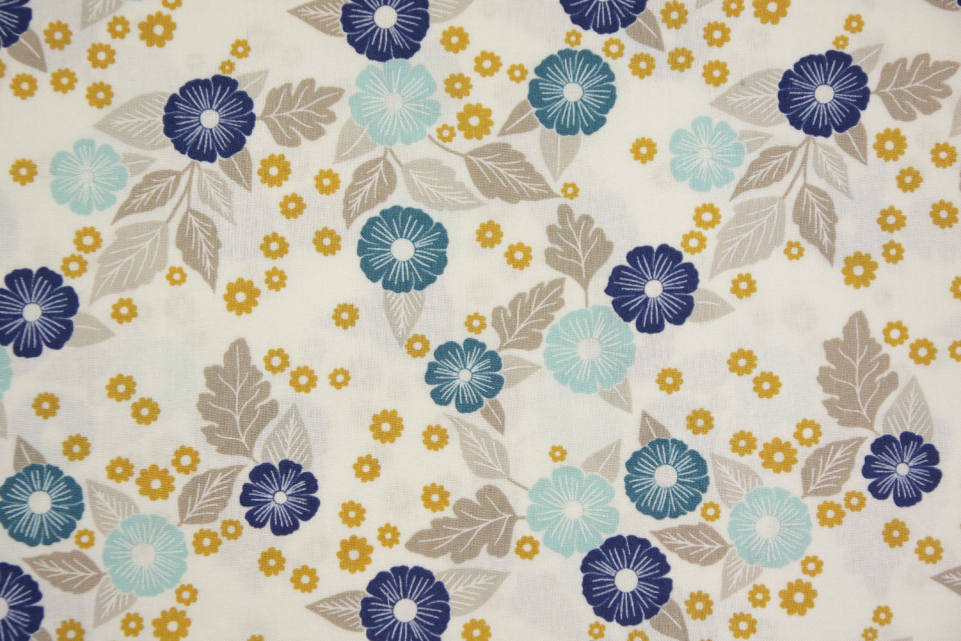 quiltstof-Ivoor met bloemen en bladeren-