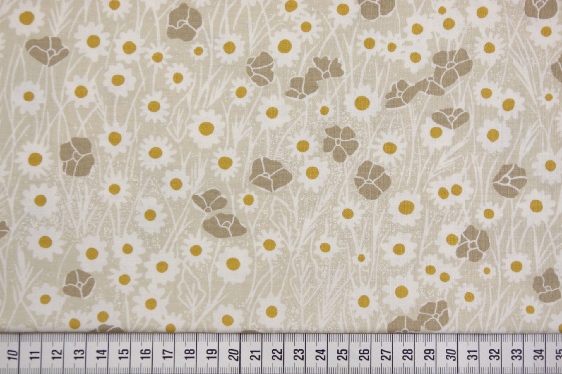 quiltstof-Licht taupe met veldbloemen in