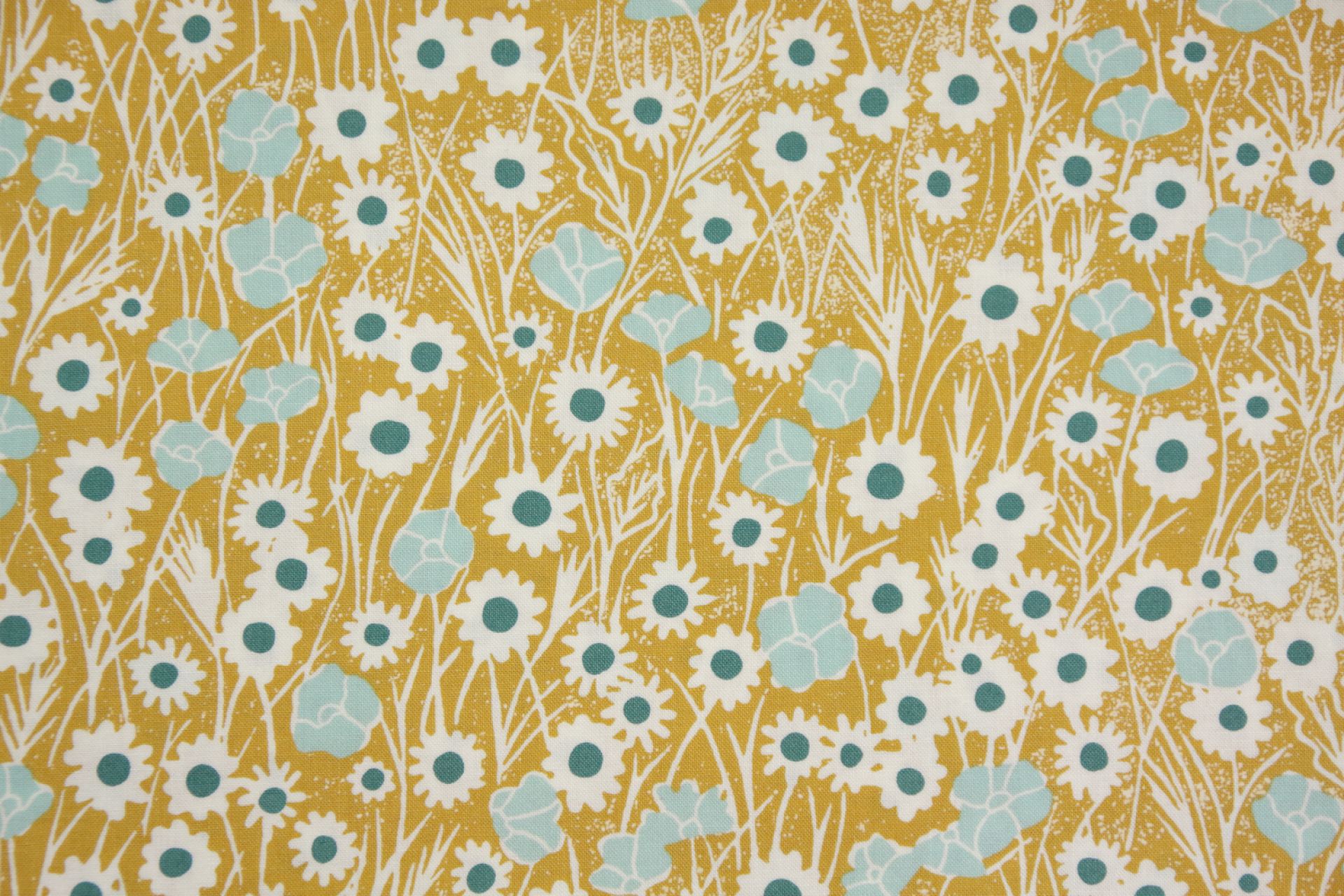 quiltstof-Okergeel met veldbloemen in wi