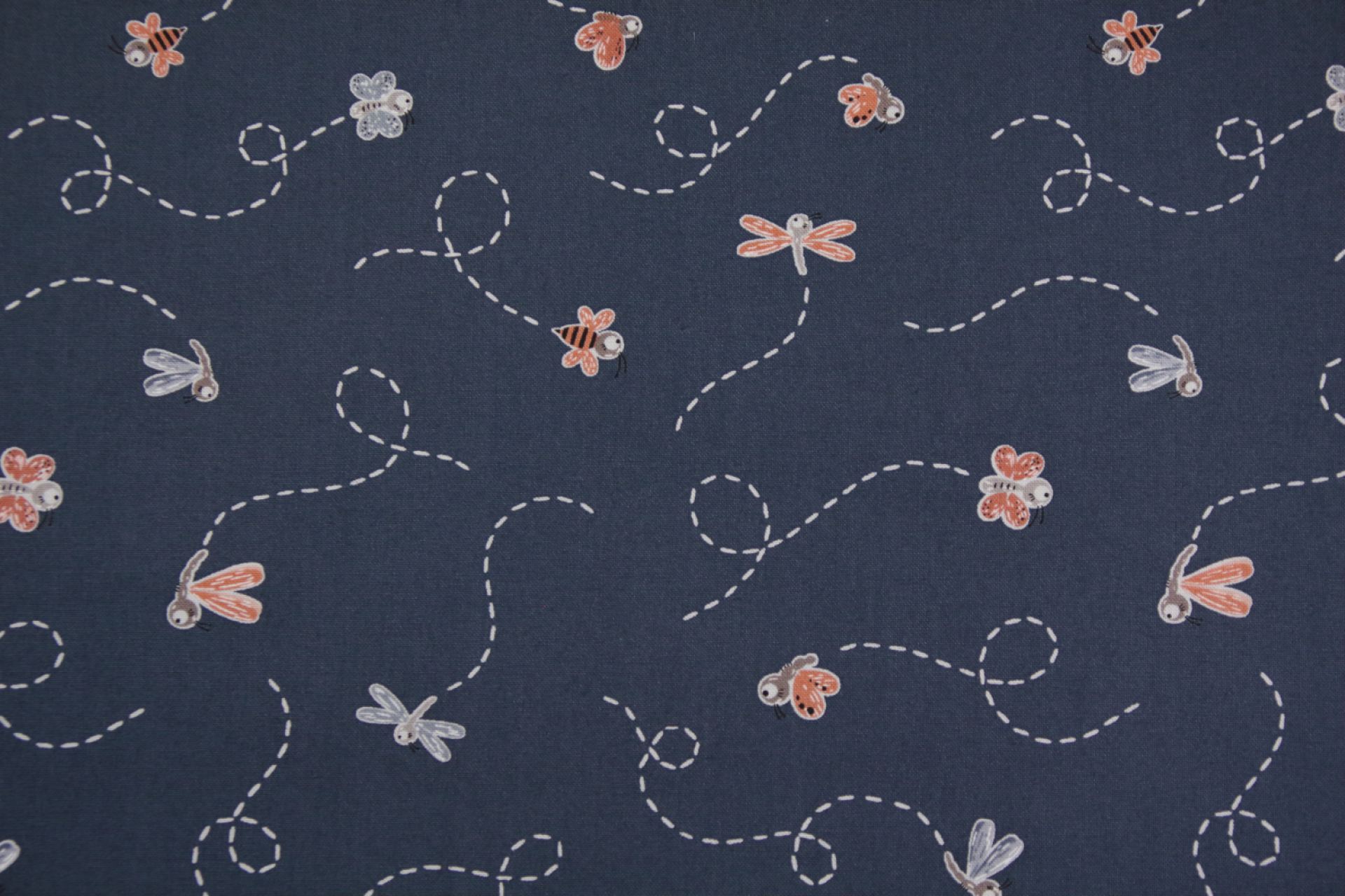 quiltstof-Donkerblauw met oa vlinders, b