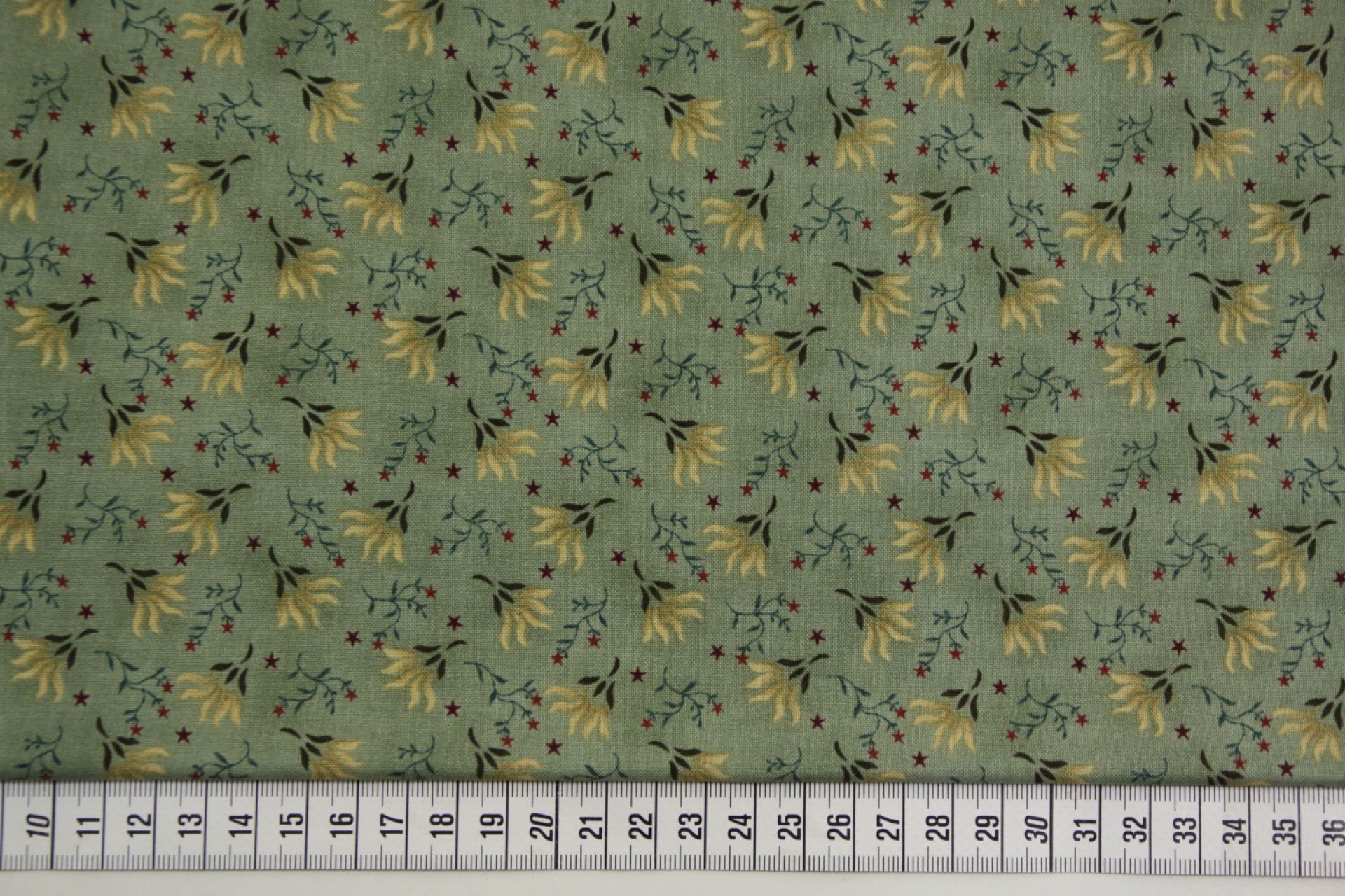 quiltstof-Grijsgroen met zandkleurige bl