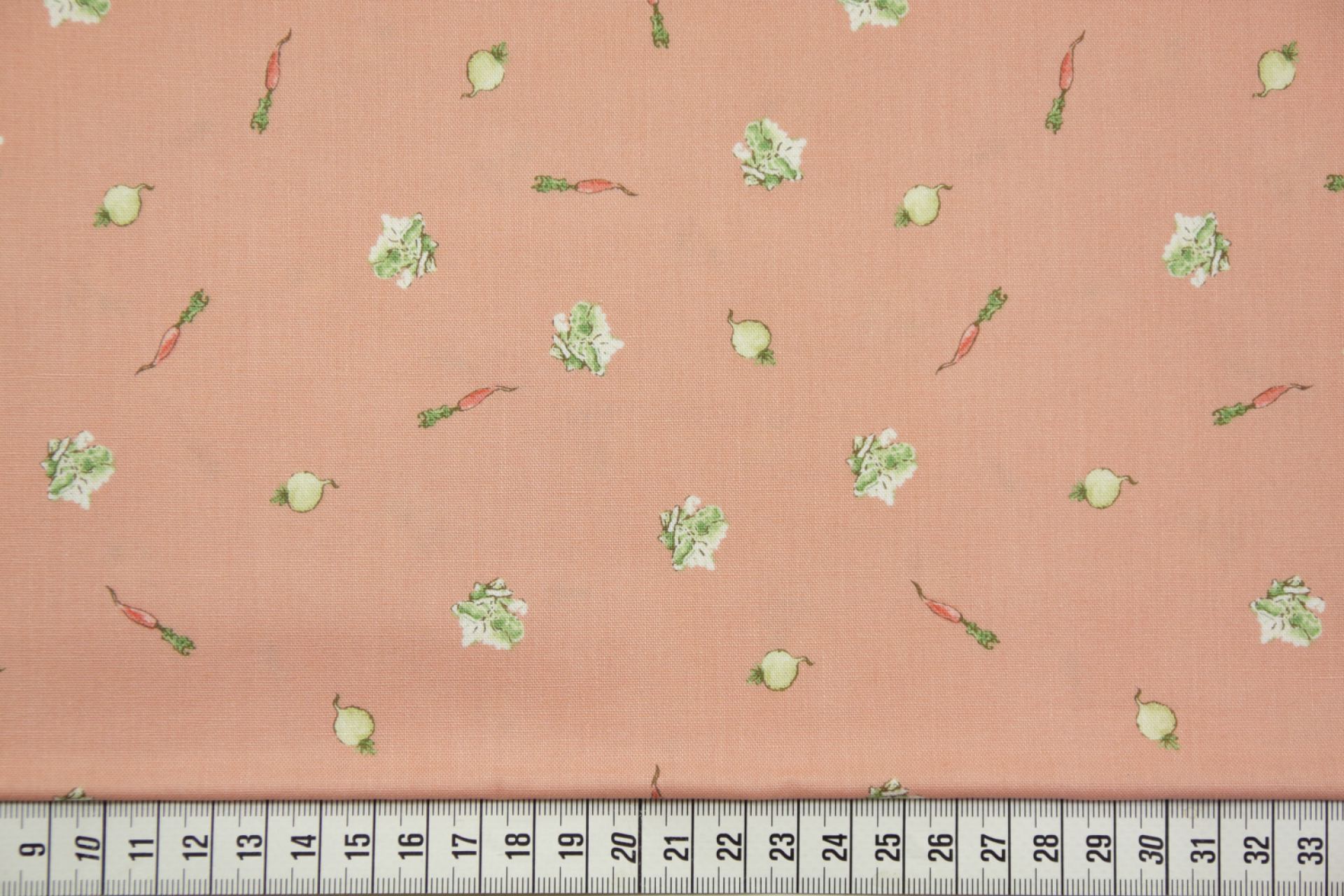 quiltstof-Zalmroze met groenten-Riley Bl