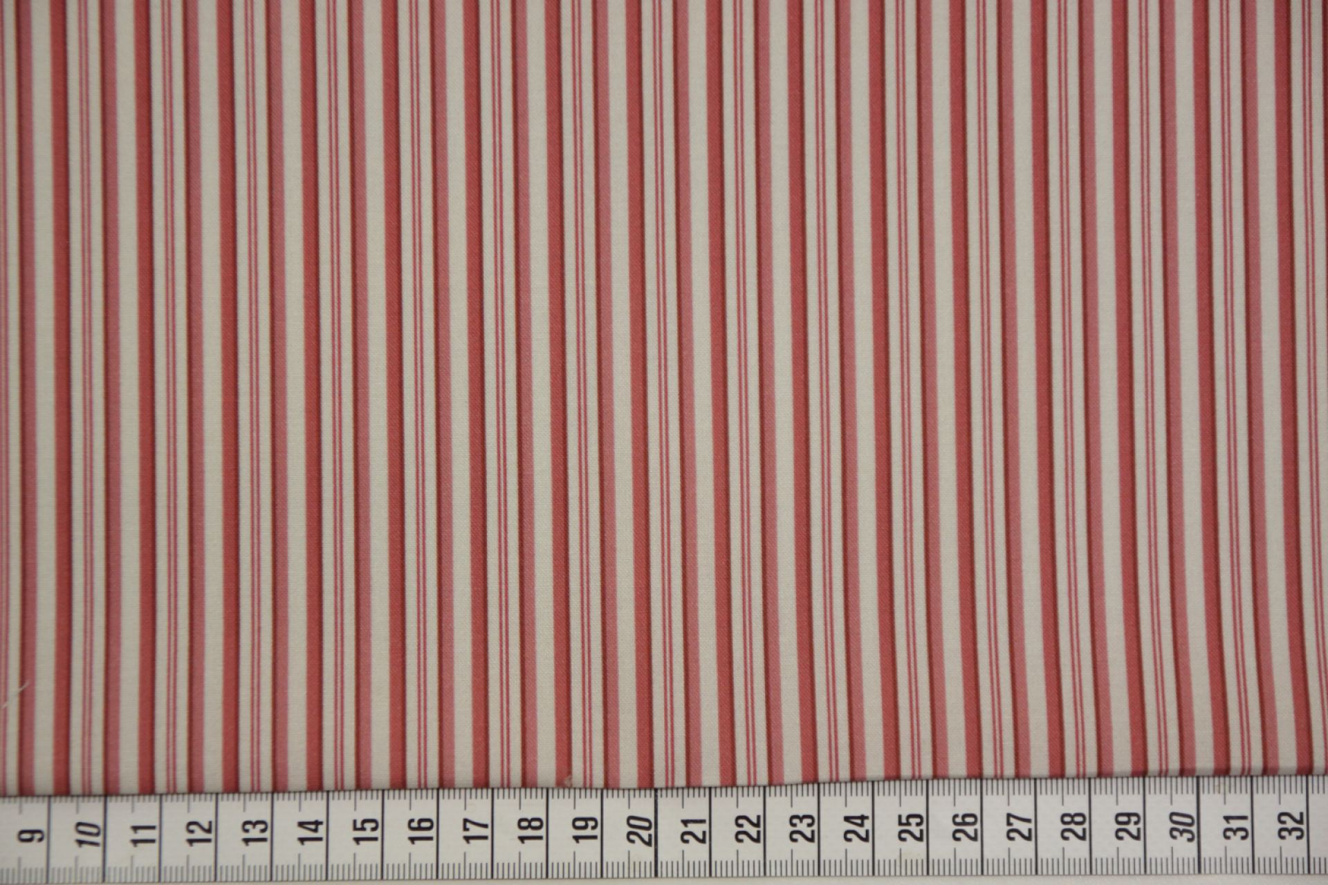 quiltstof-Ivoor, roze streepjes-Devonsto