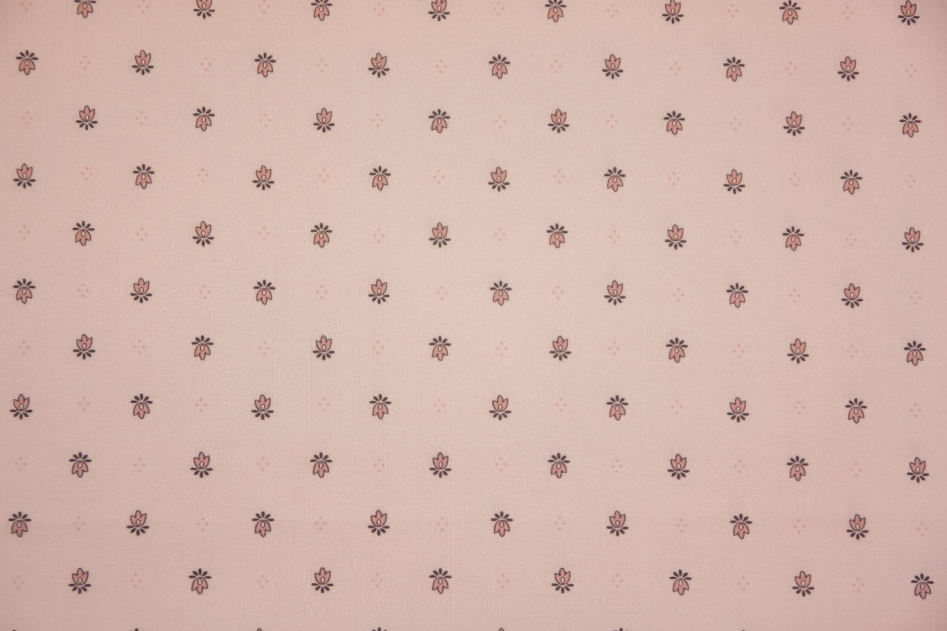 quiltstof-Pastelroze met roze bloemetje-