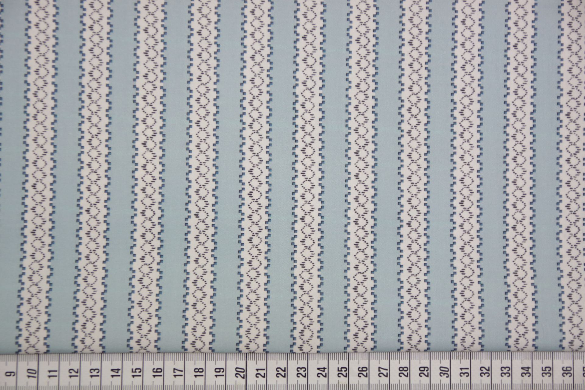 quiltstof-Pastelblauw met streepmotief-D