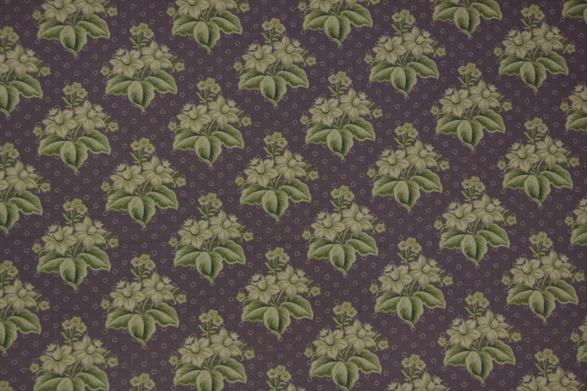 quiltstof-Oud paars met bloemen in groen