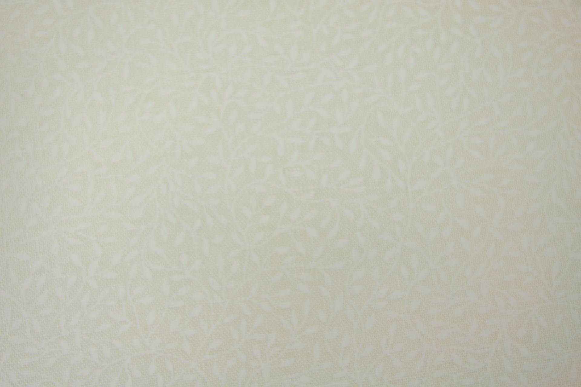 quiltstof-Ivoor met fijne blaadjes aan s