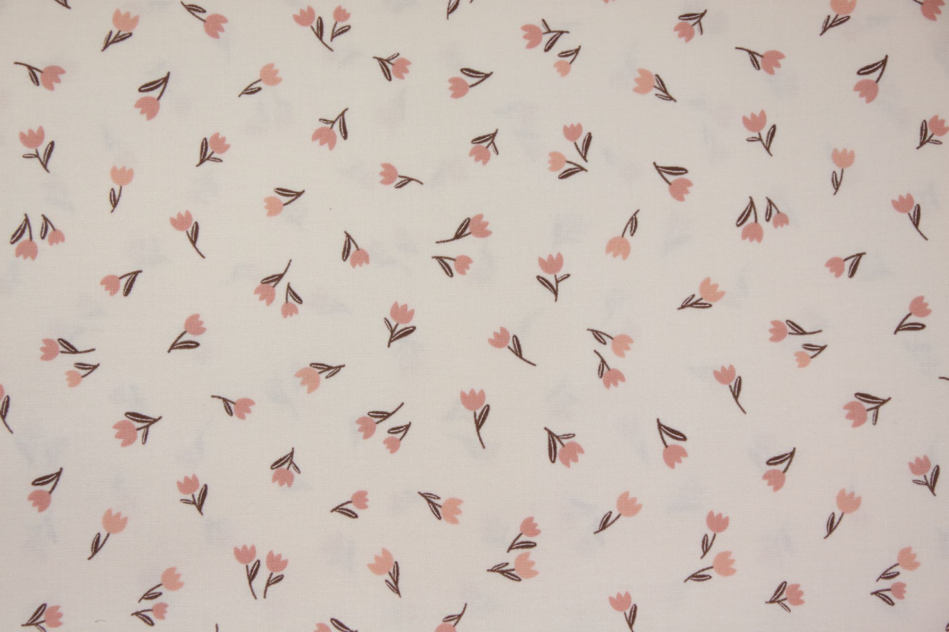 quiltstof-Zachtroze met oudroze bloemetj