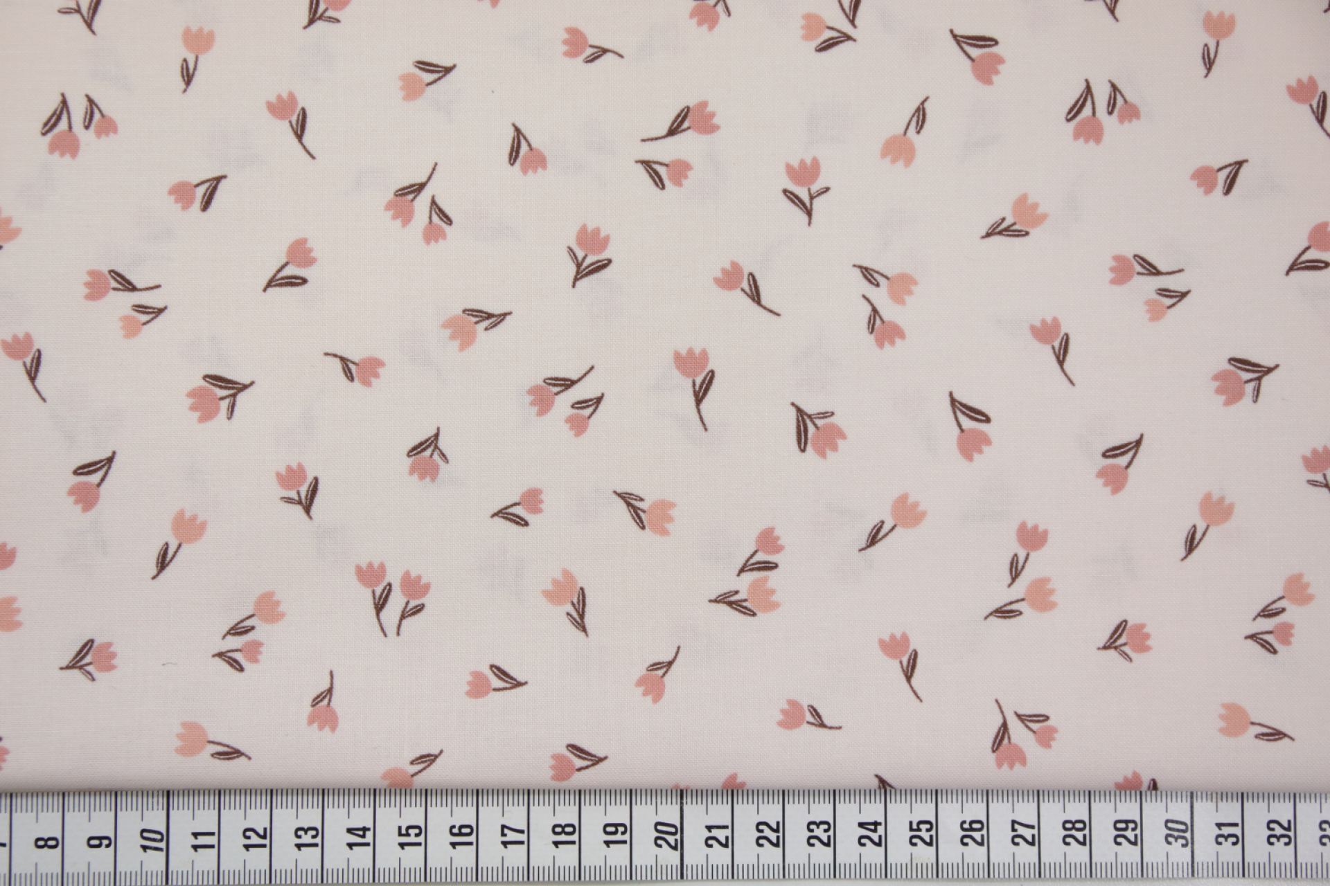 quiltstof-Zachtroze met oudroze bloemetj