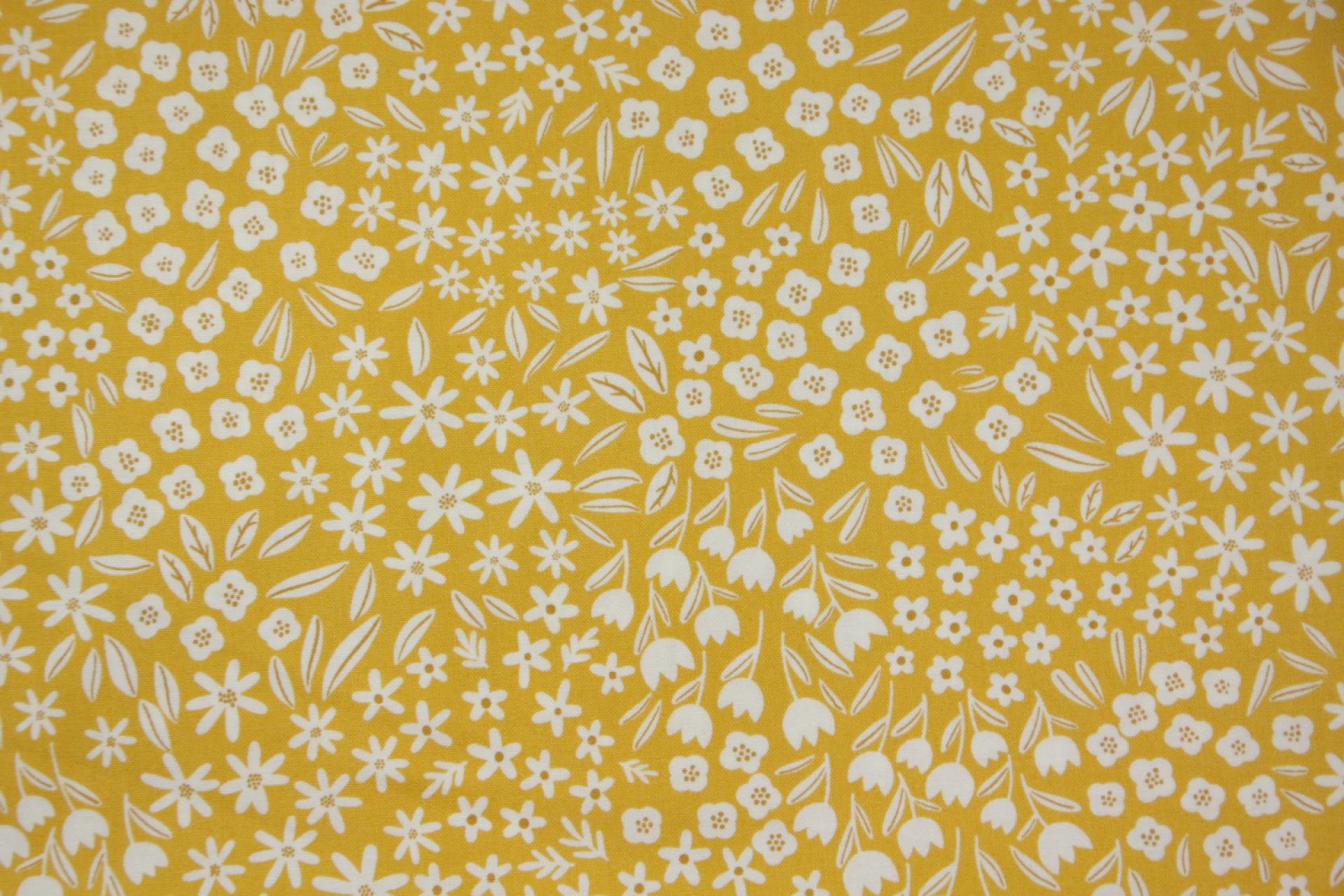 quiltstof-Okergeel met bloemenveldjes in