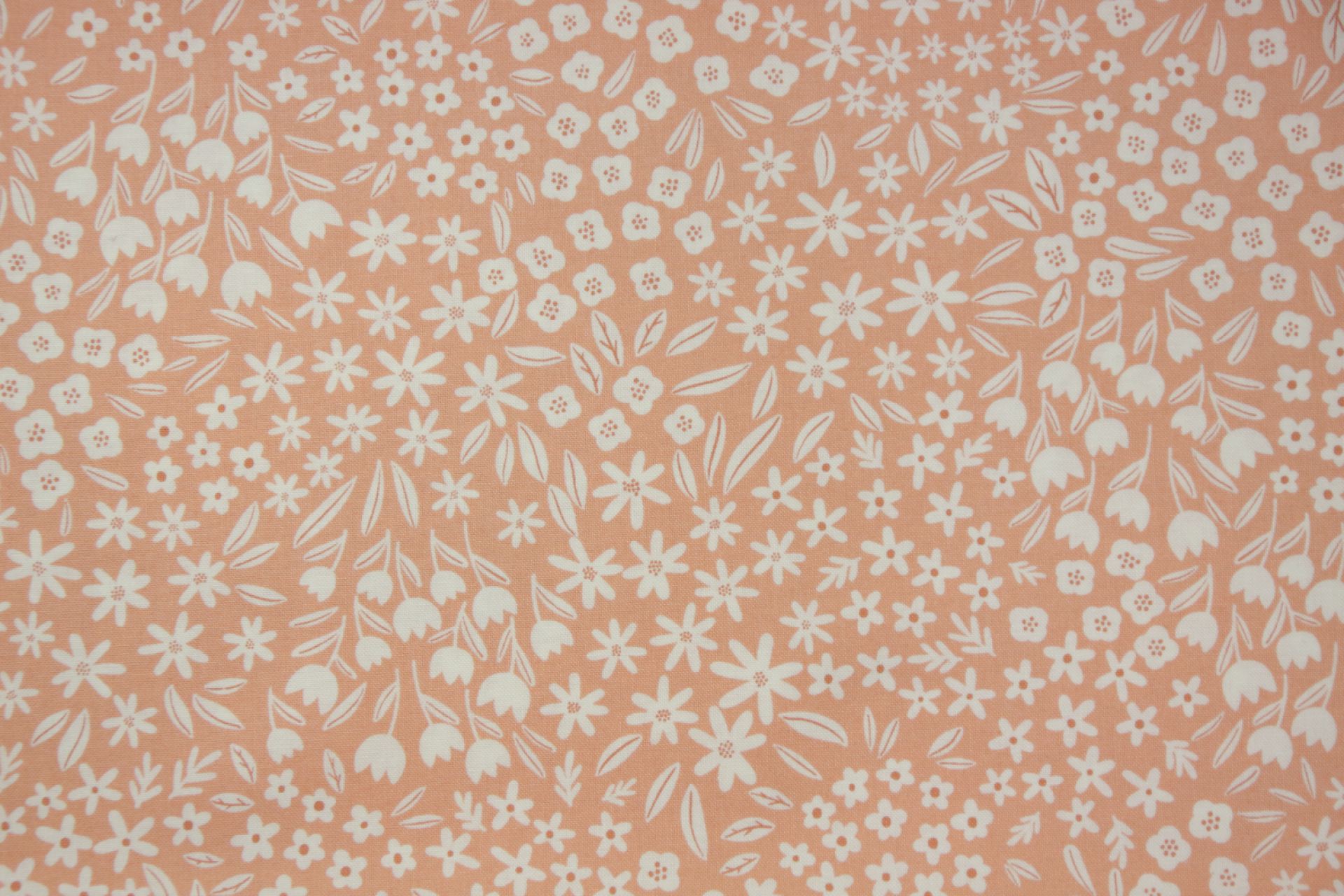 quiltstof-Roze met bloemenveldjes in ivo