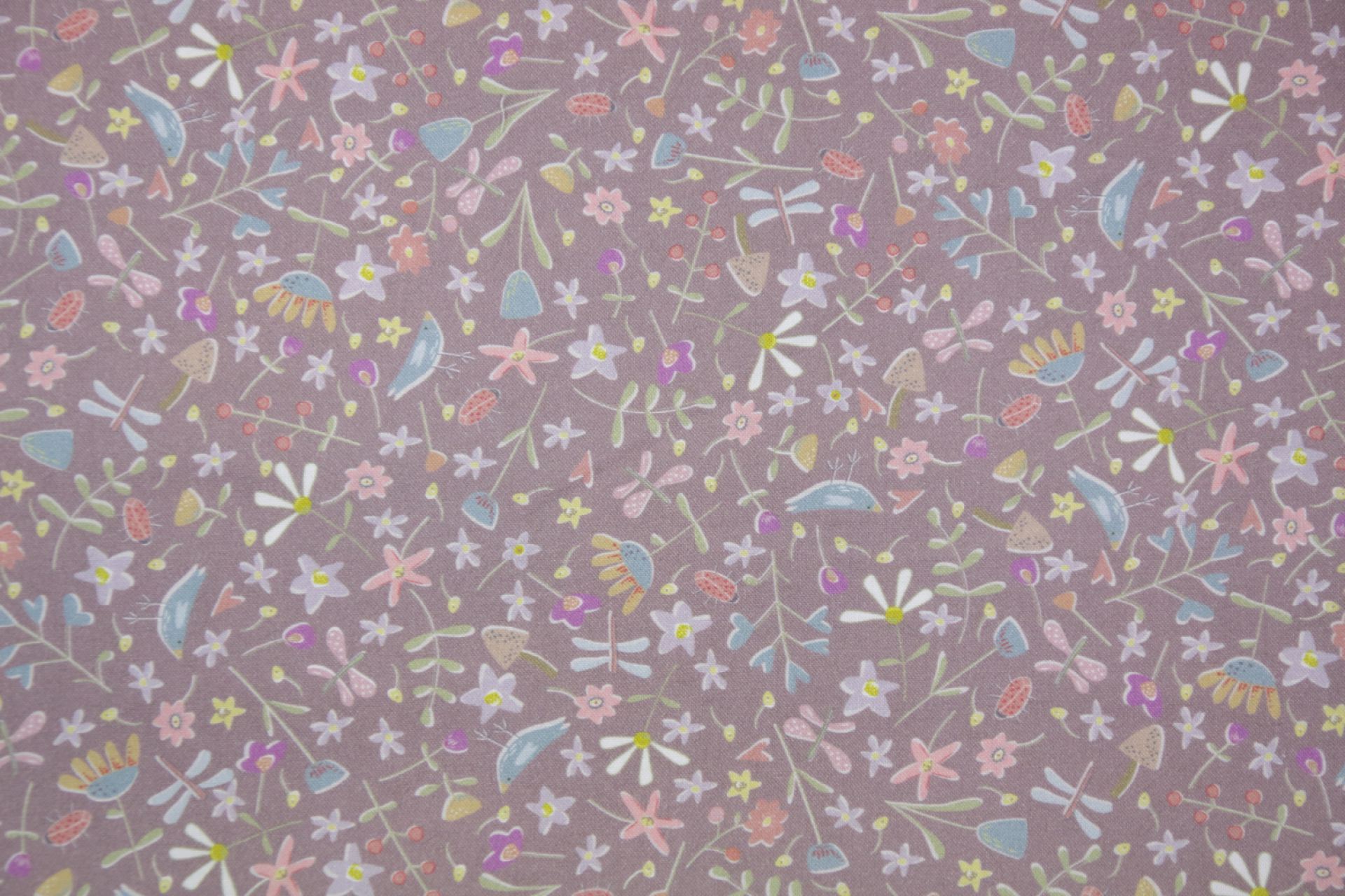 quiltstof-Mauve met  bloempjes en diertj