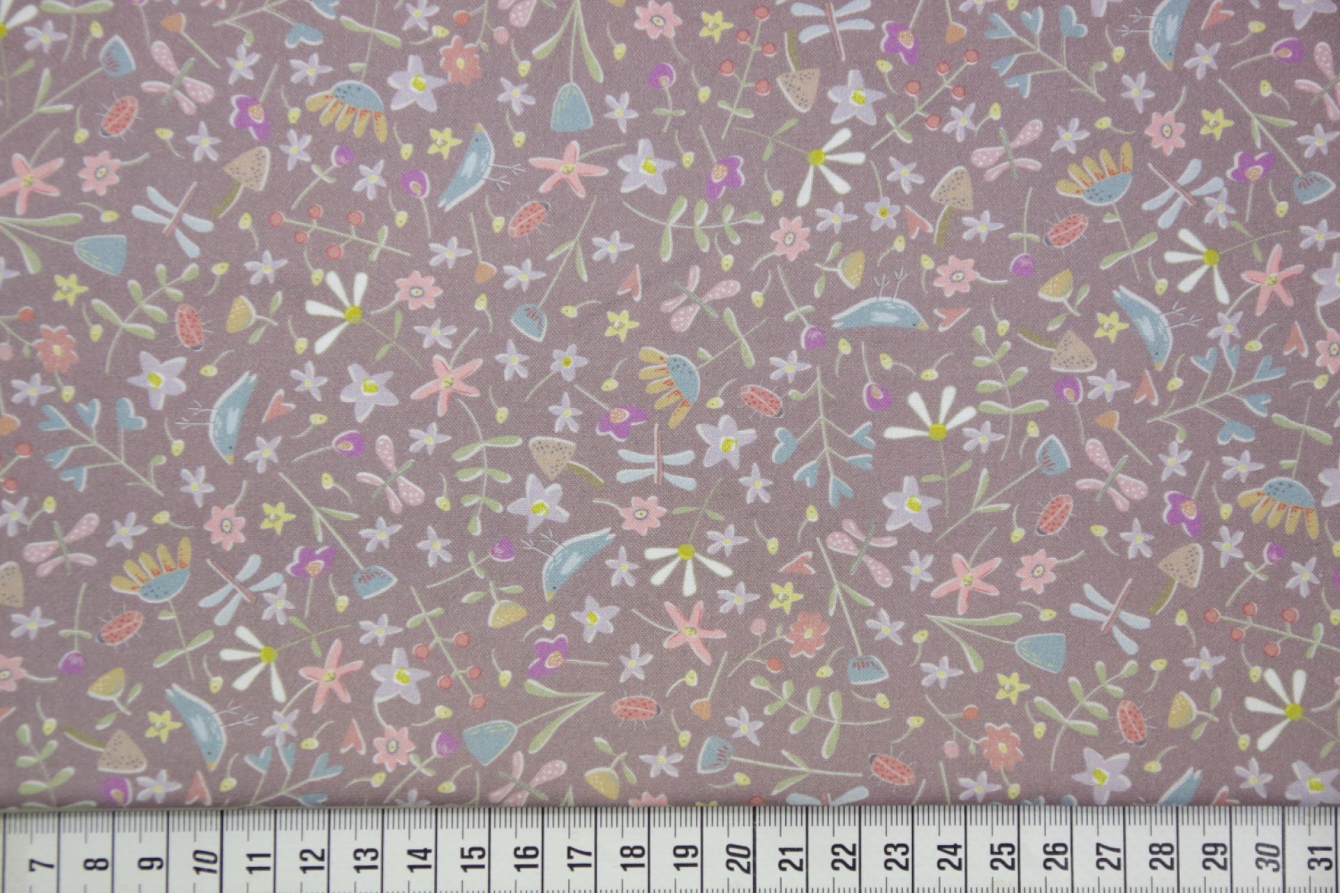 quiltstof-Mauve met  bloempjes en diertj