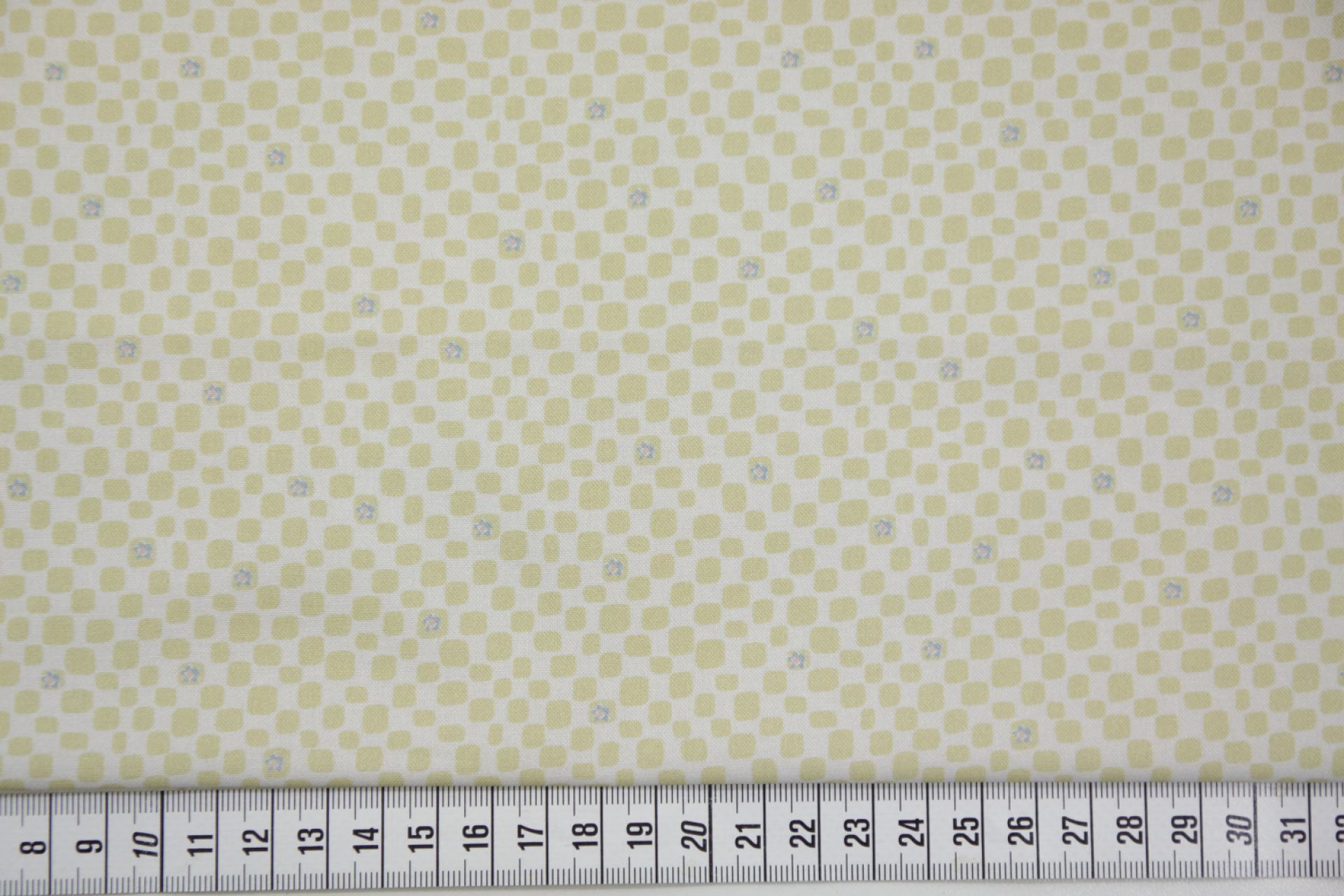 quiltstof-Ivoor met olijgroene blokjes-D